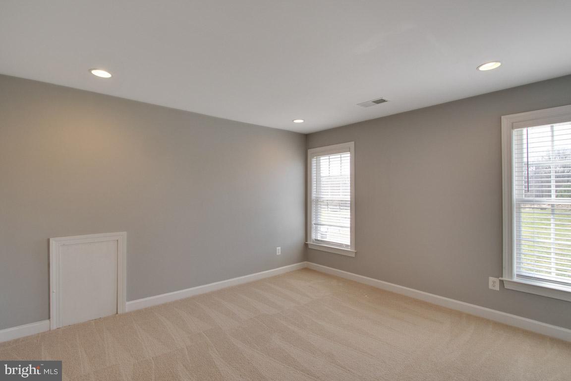 HOLLY RIDGE AT LAWNVALE - Residential