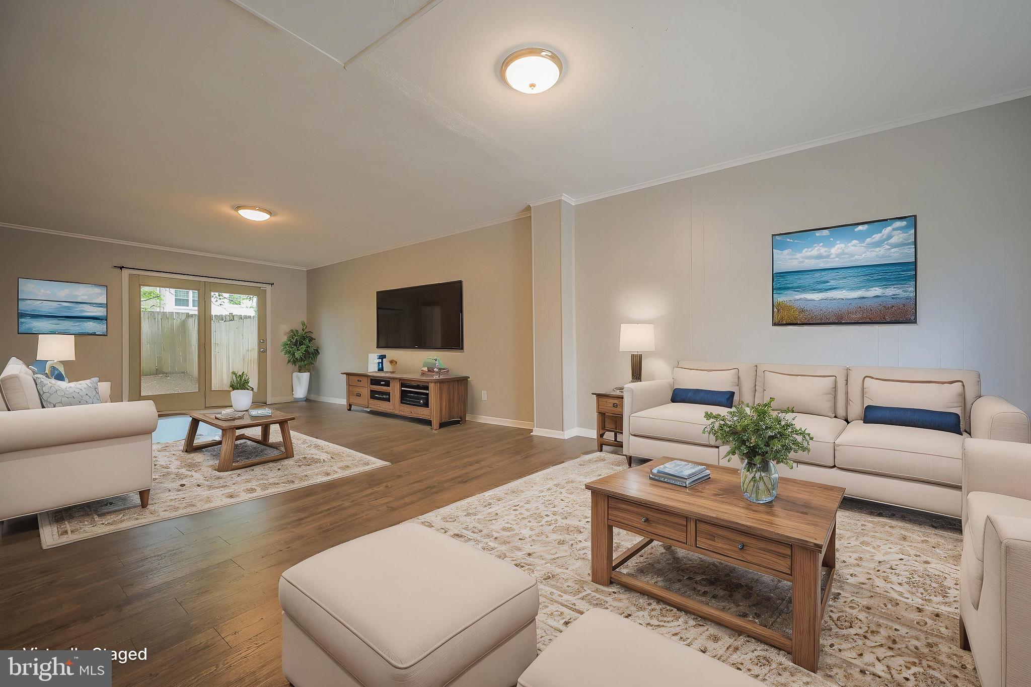 LONDON TOWNE - Residential
