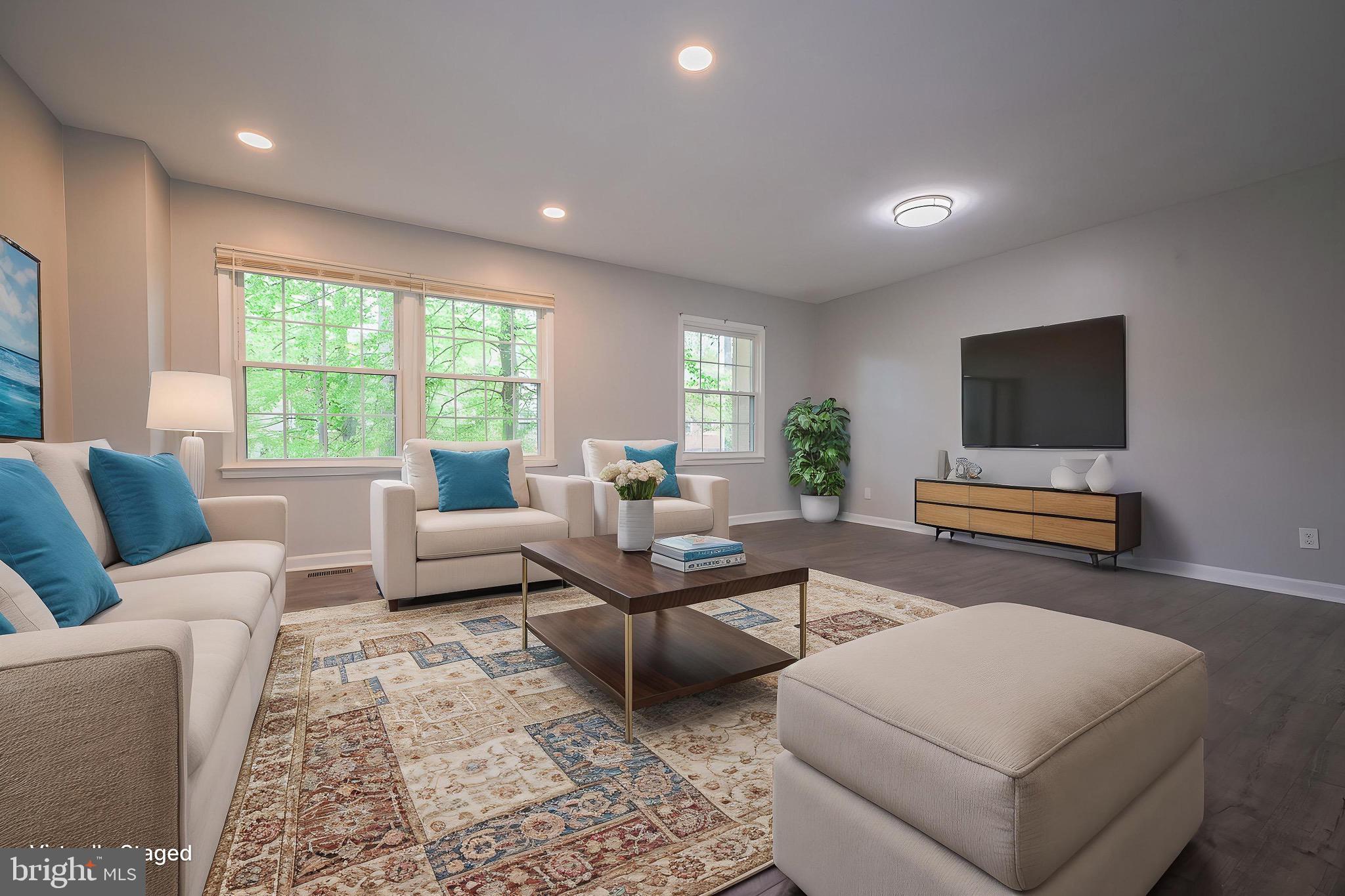 LONDON TOWNE - Residential