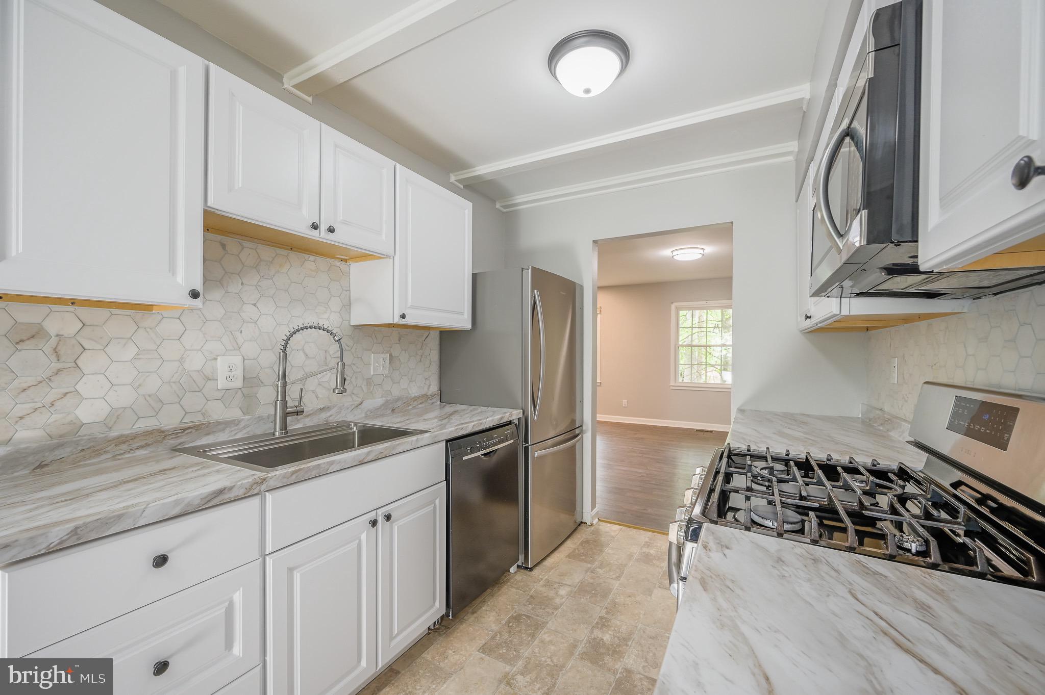 LONDON TOWNE - Residential