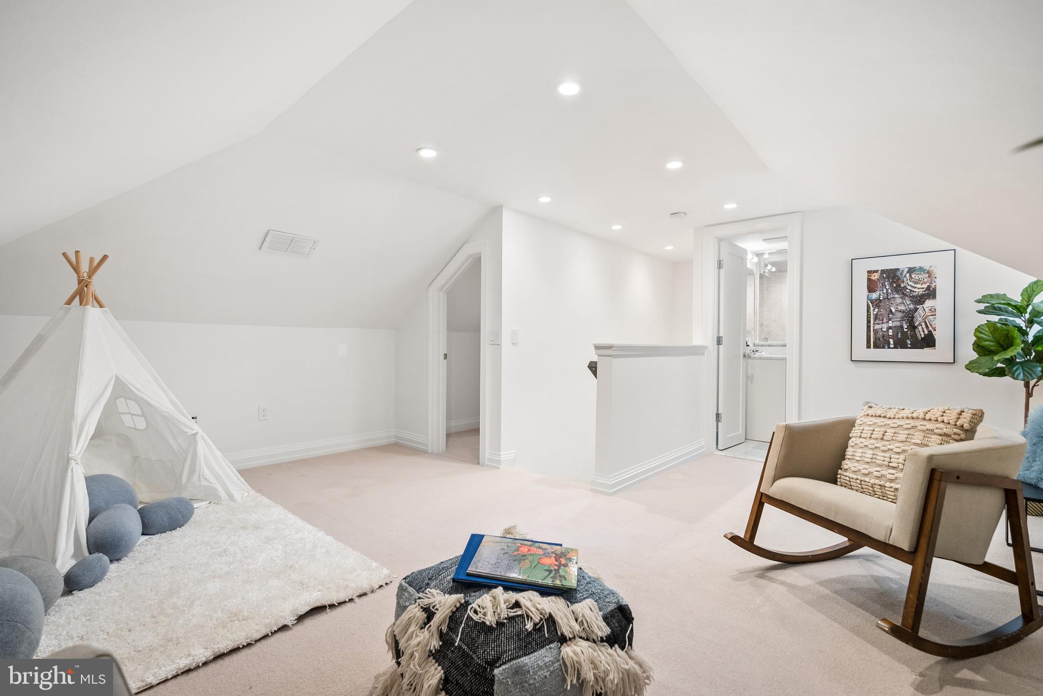 FOREST HILLS - Residential