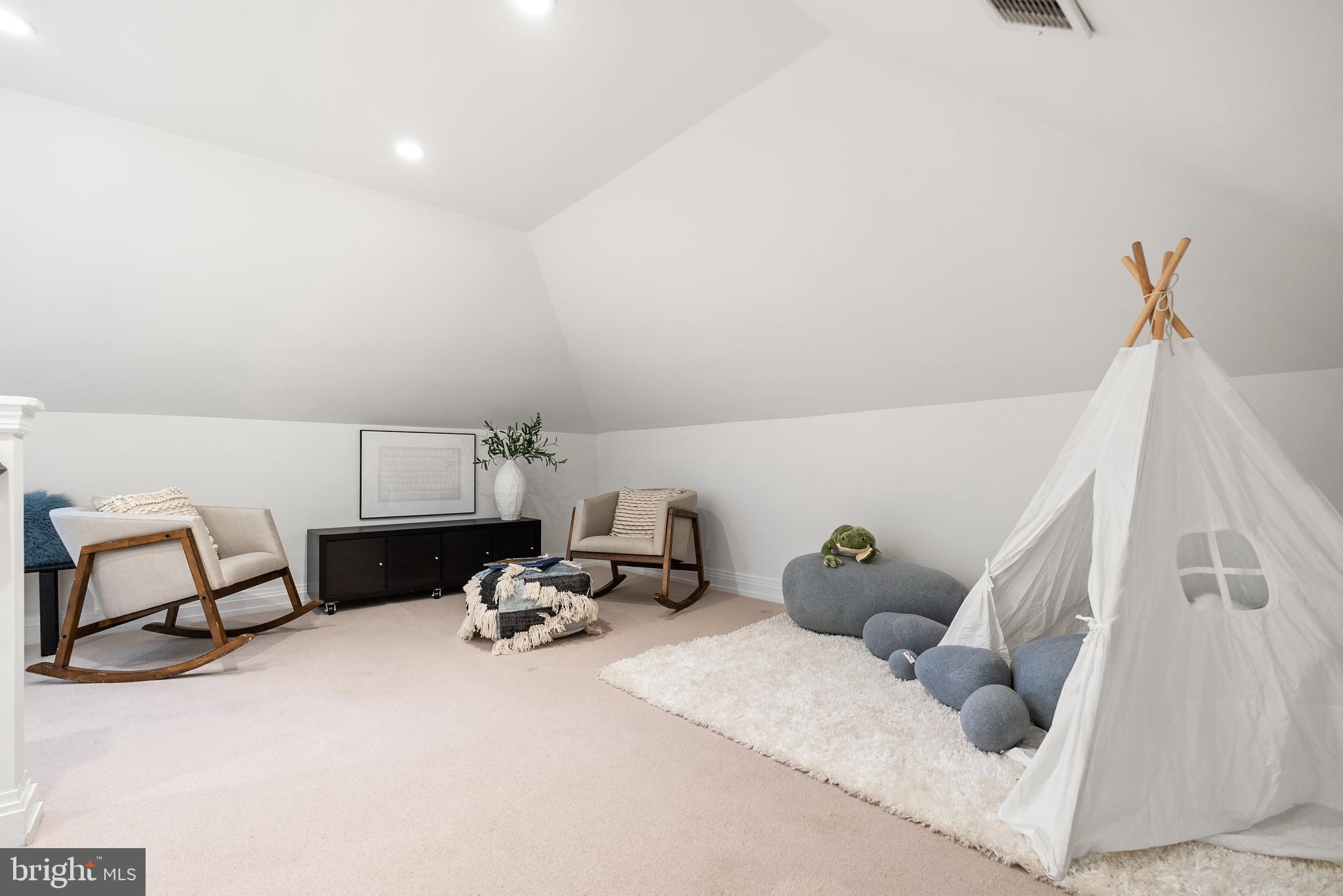 FOREST HILLS - Residential