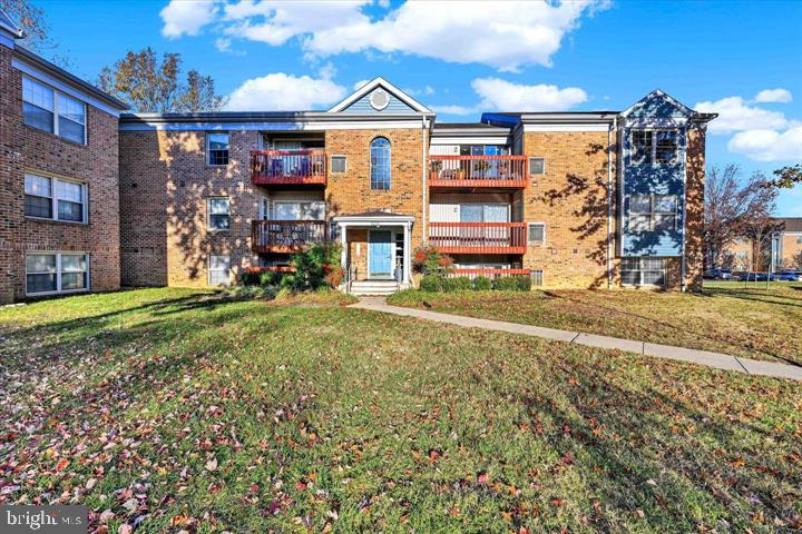 You will be right at home in this charming 3-bedroom, condo in highly sought after Waterford Landing!  This cozy home offers an open floor plan, perfect for both relaxation and entertaining. Featuring new flooring and a private balcony this property is waiting for you to make it complete. Located in a prime area with easy access to local shopping areas, the marina and parks. You won't want to miss the opportunity to own, this home is priced to sell!