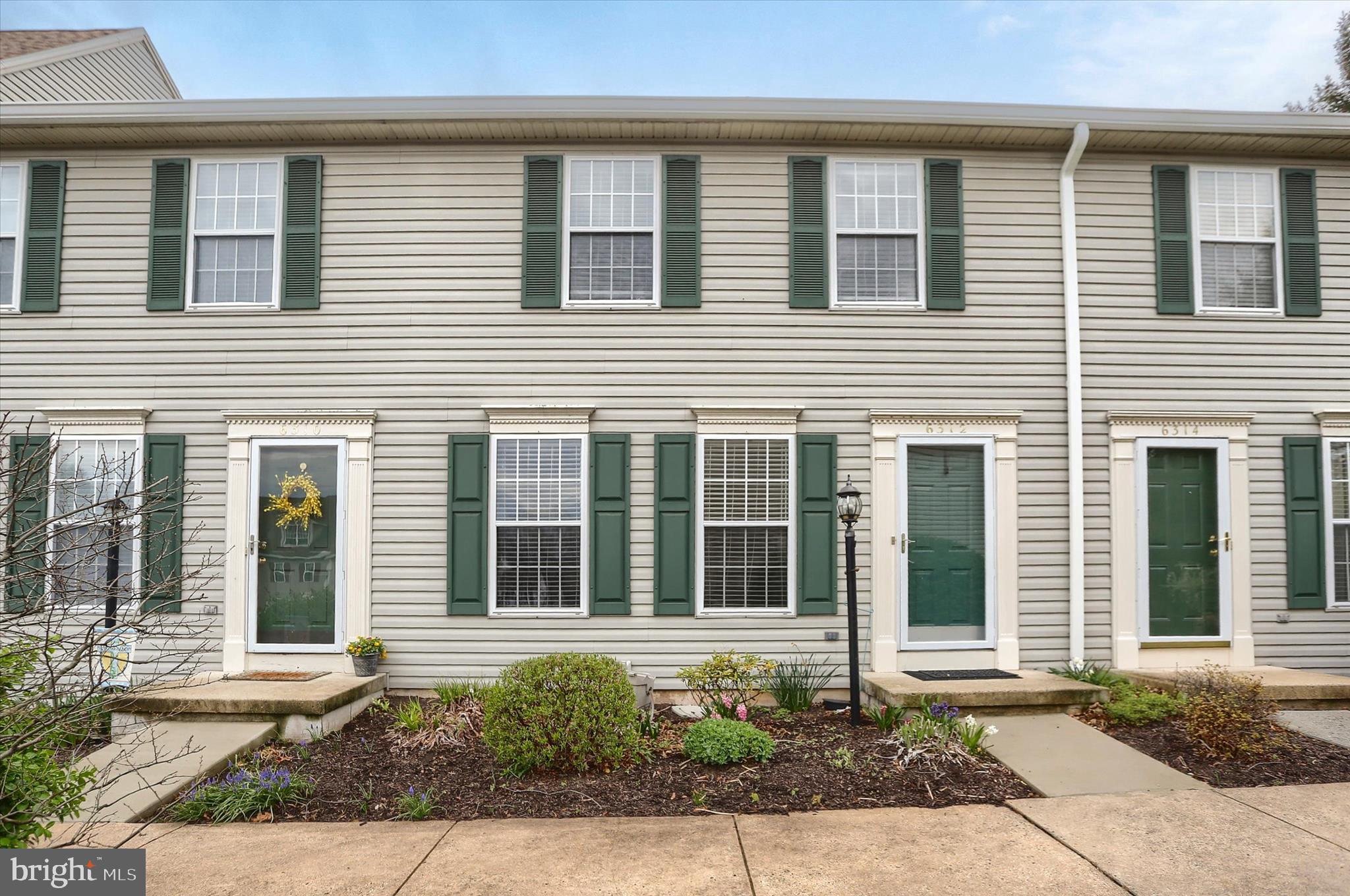 Welcome to this charming 2-bedroom, 1.5-bath home located in the desirable Darlington Village community! Offering a perfect blend of comfort and convenience, this home features a spacious layout with a finished basement—ideal for a home office, craft room, or additional living area.

Enjoy the ease of a walkable neighborhood with  quick access to major roadways, making travel to surrounding areas simple and efficient. Let the HOA take care of your outdoor maintenance including mowing and snow removal.