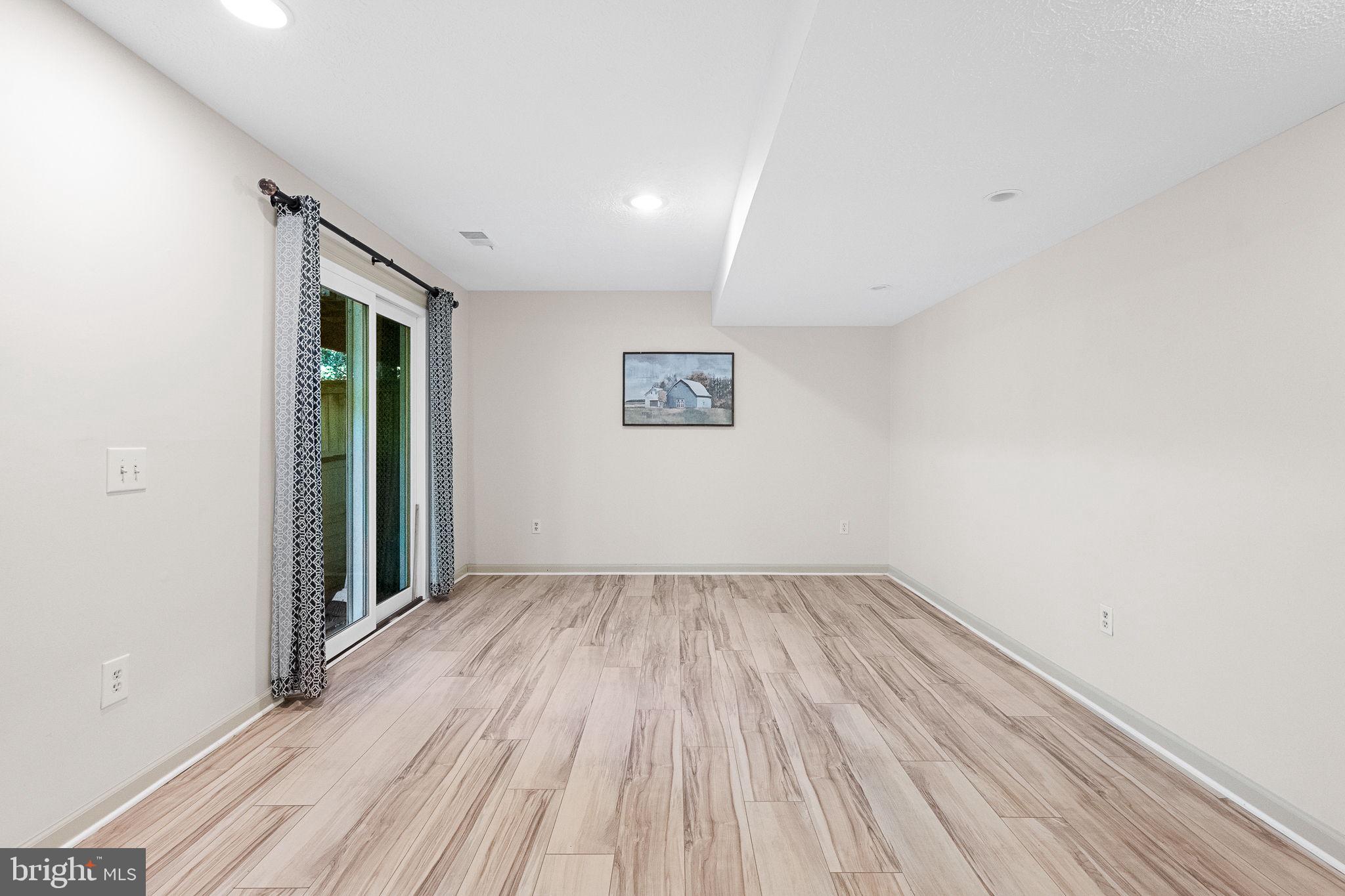 LONDON TOWN WEST - Residential