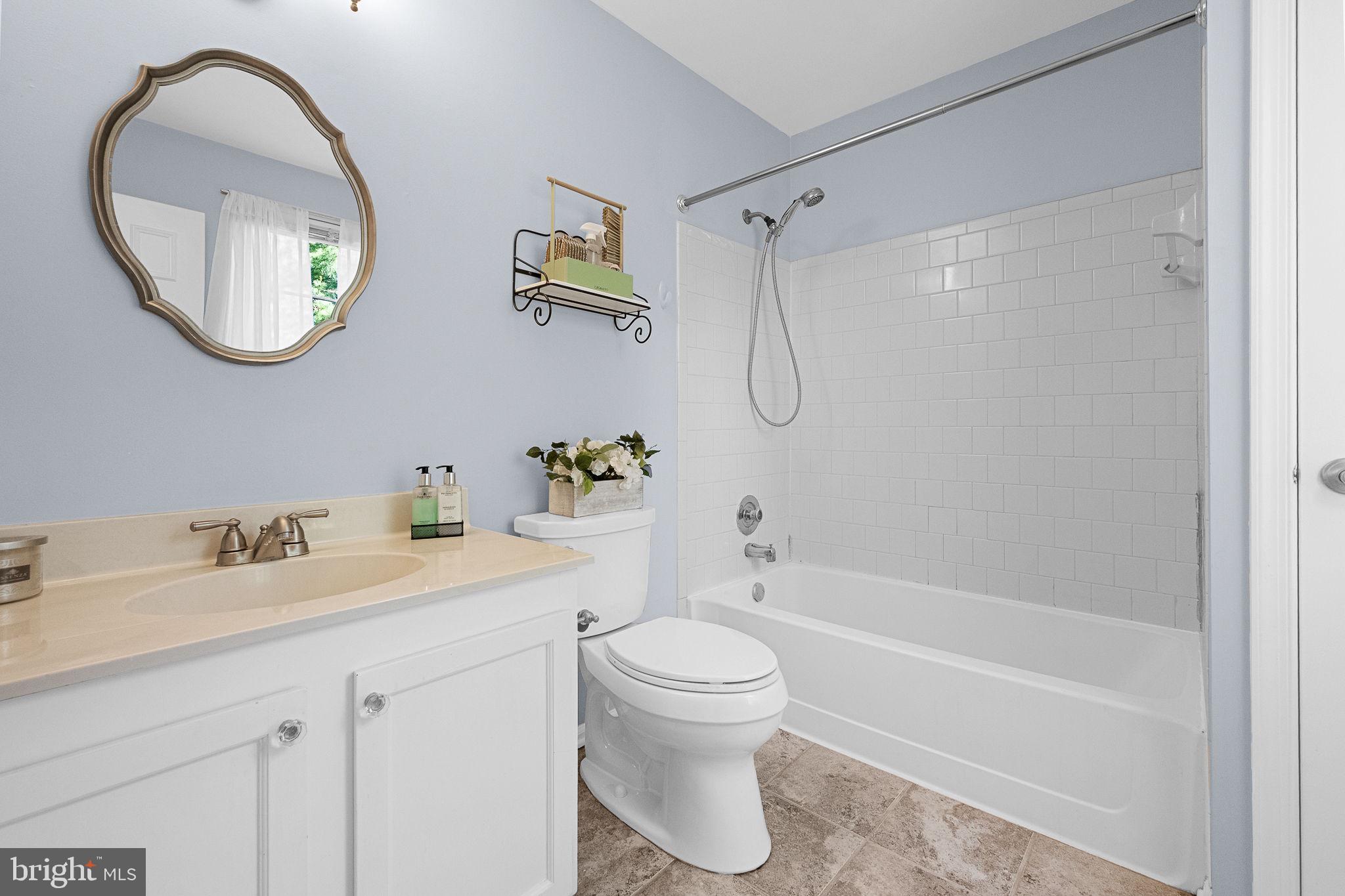LONDON TOWN WEST - Residential