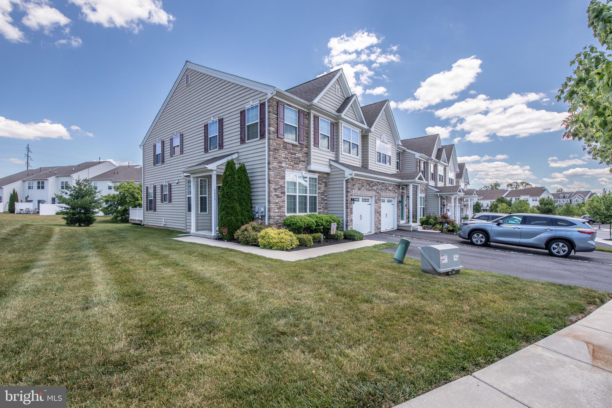 HIDDEN MEADOWS - Residential