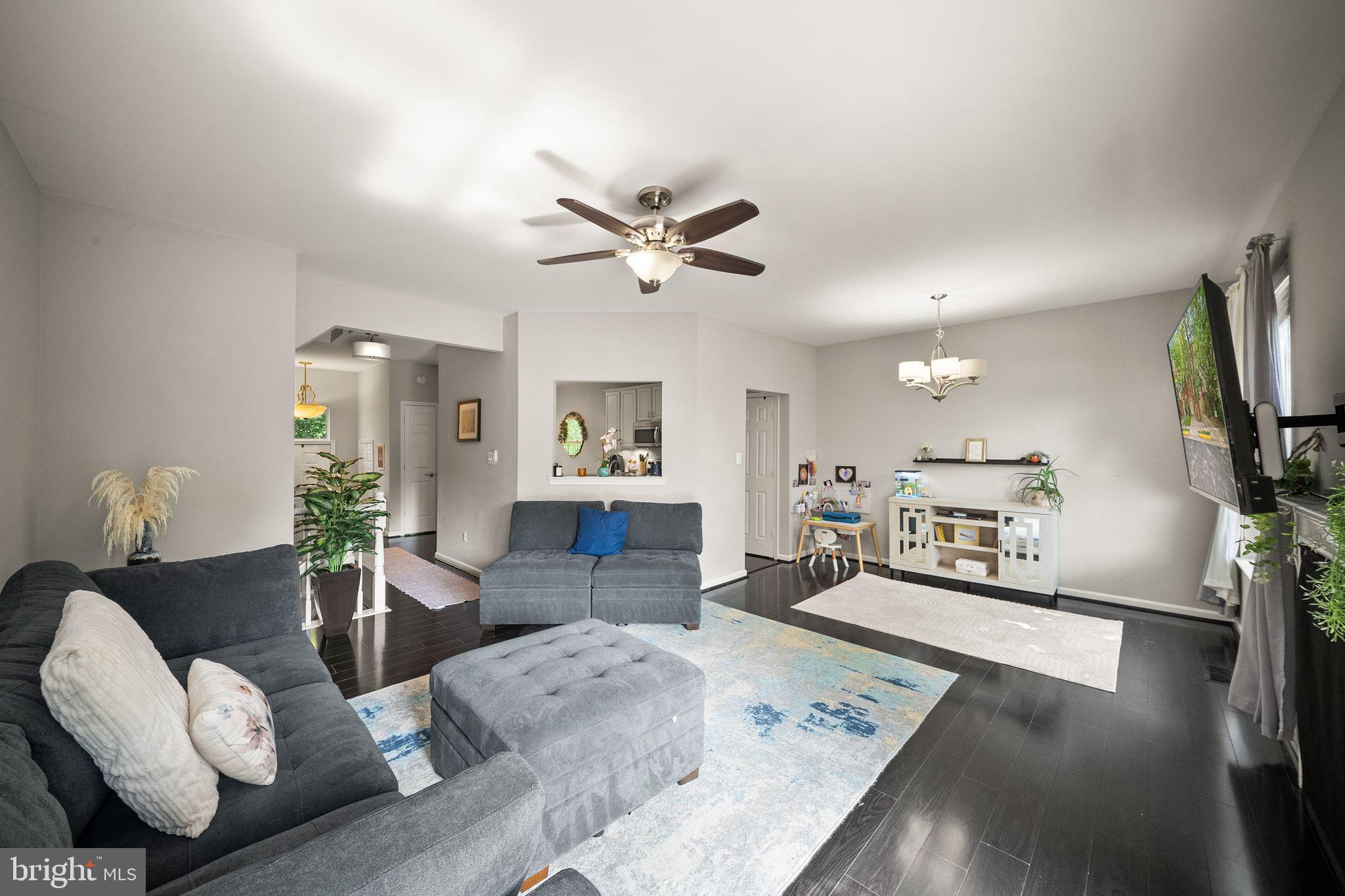 FAIRFAX METRO SQUARE - Residential