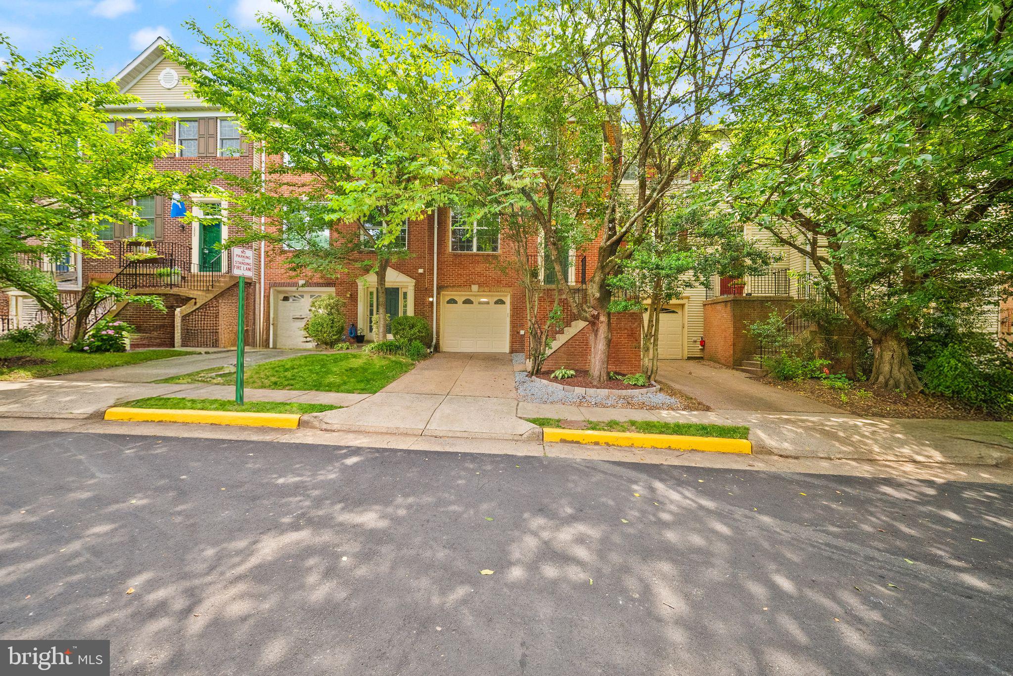 FAIRFAX METRO SQUARE - Residential