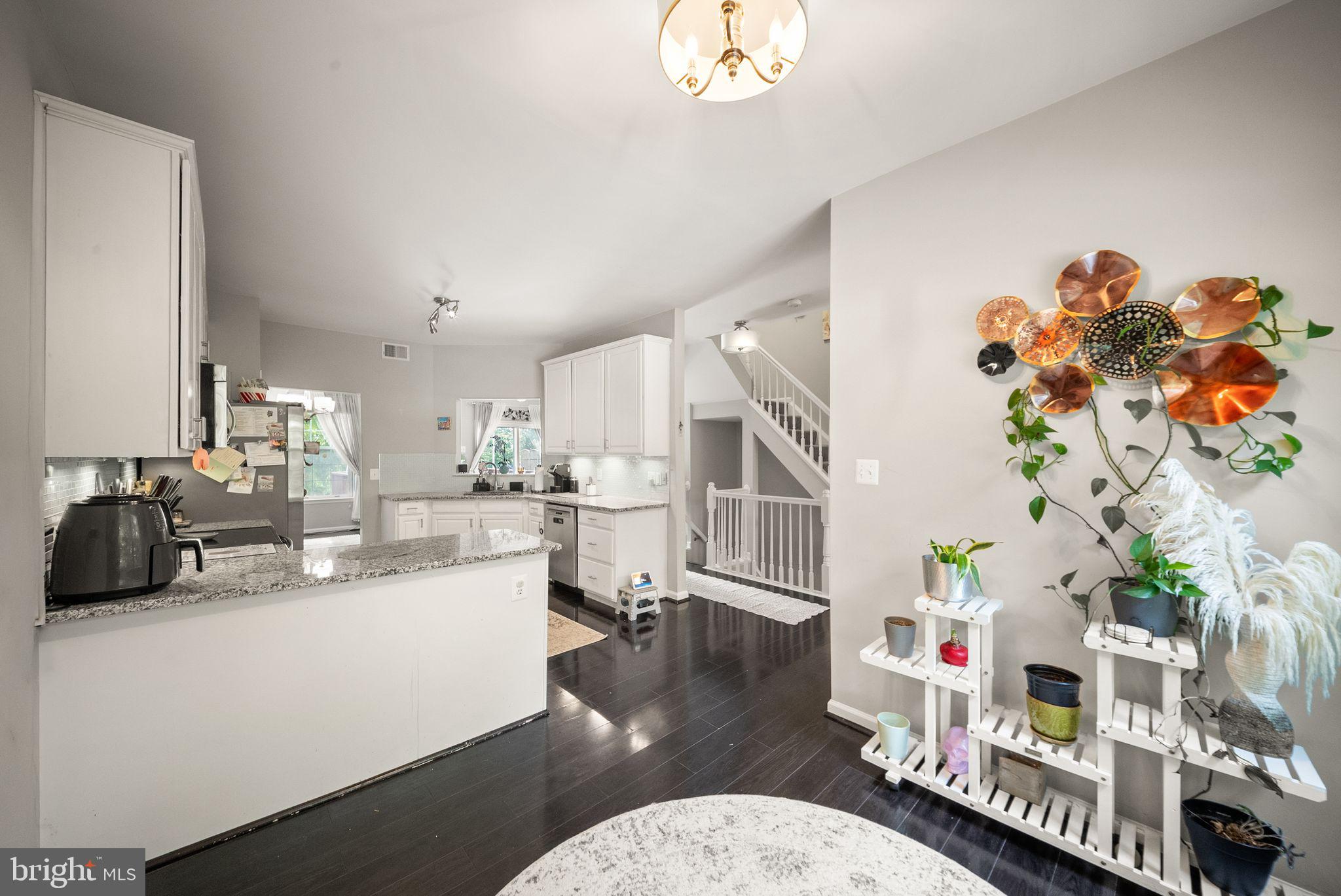 FAIRFAX METRO SQUARE - Residential