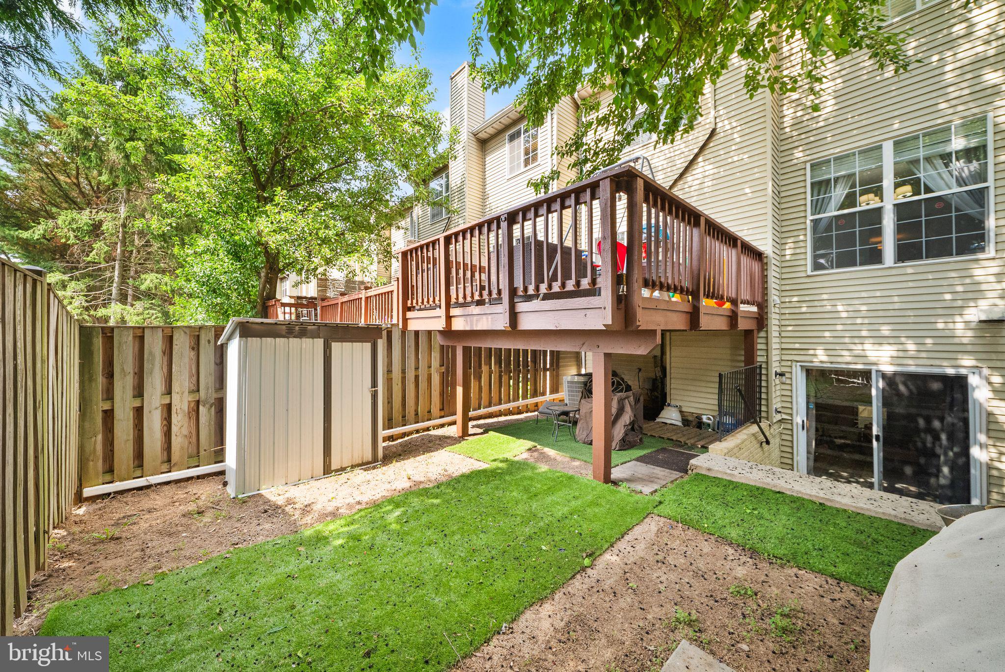 FAIRFAX METRO SQUARE - Residential