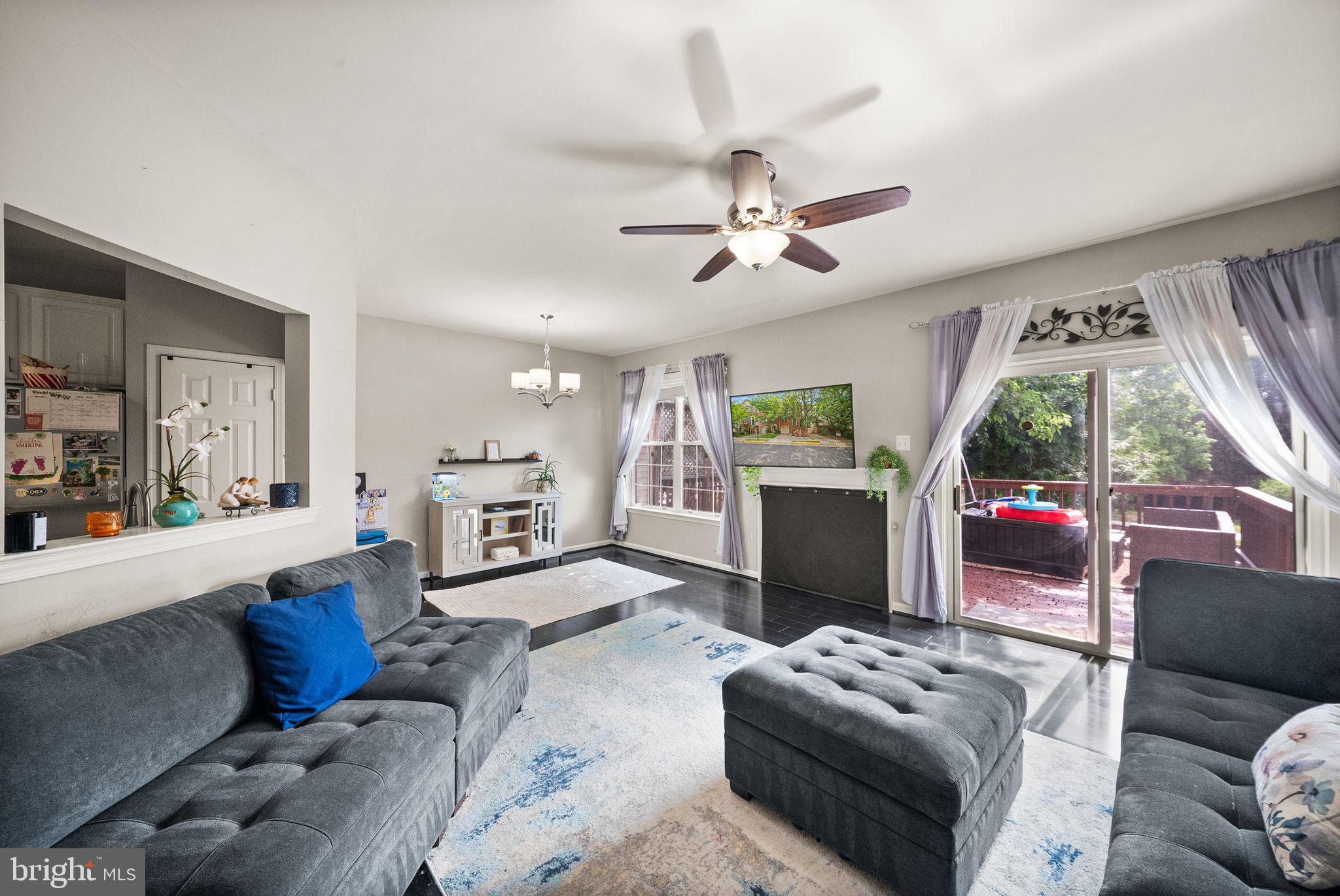 FAIRFAX METRO SQUARE - Residential