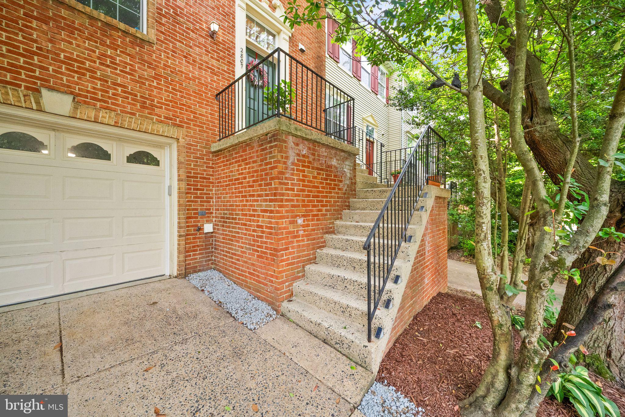 FAIRFAX METRO SQUARE - Residential
