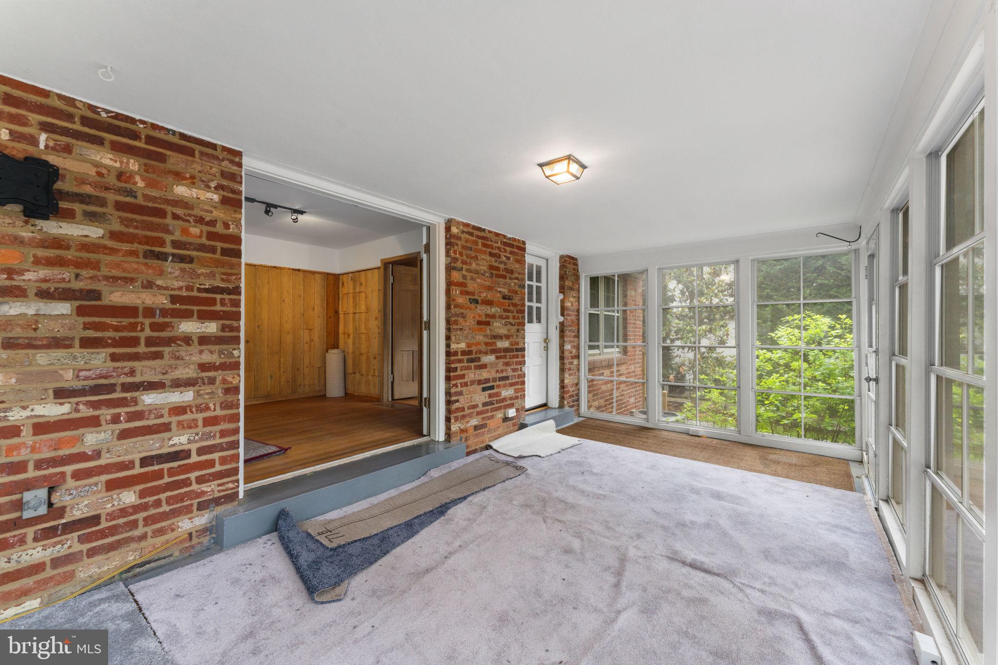 ROCKVILLE OUTSIDE - Commercial Sale