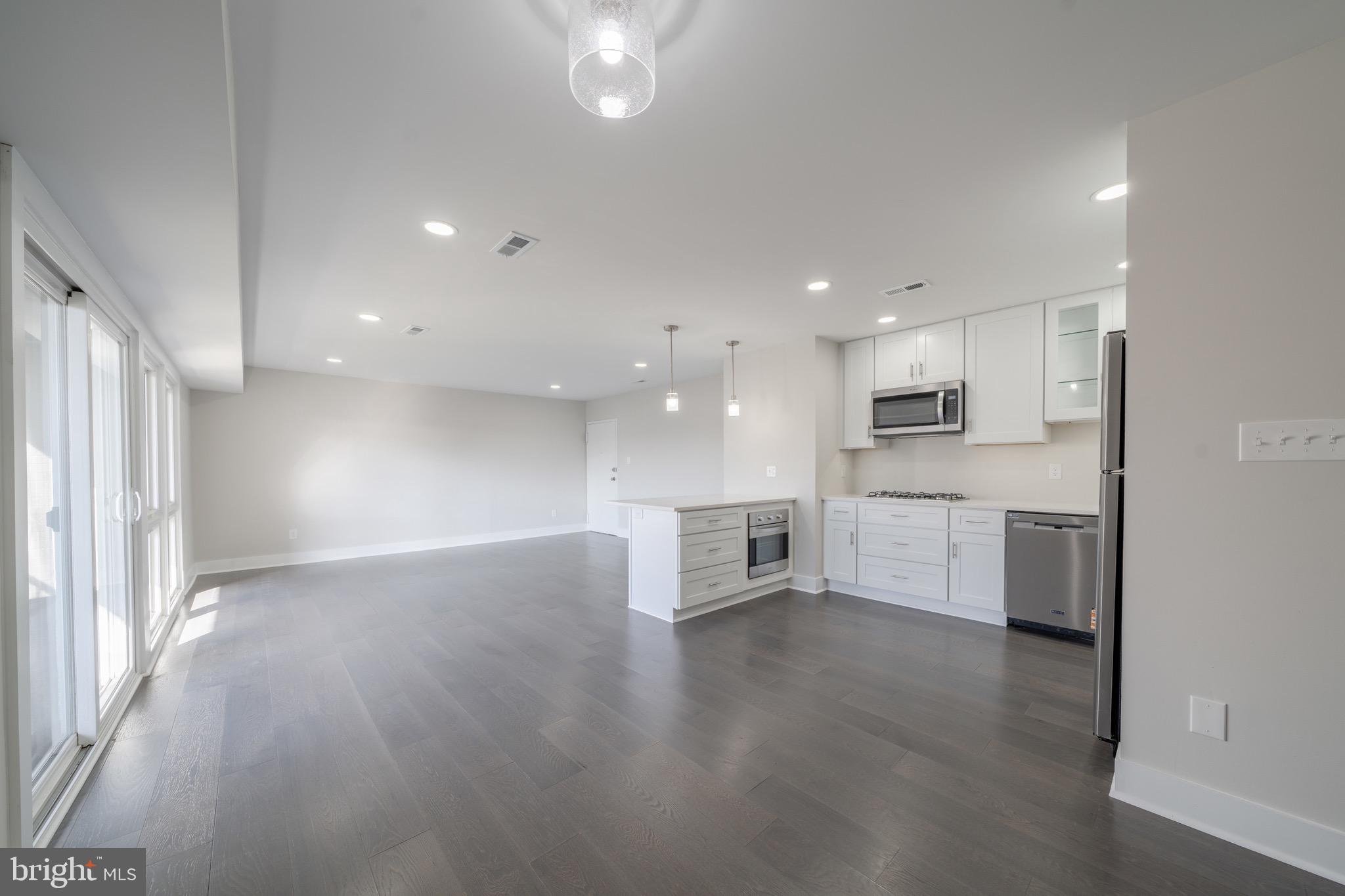 HUNTCREST CONDOMINIUM - Residential