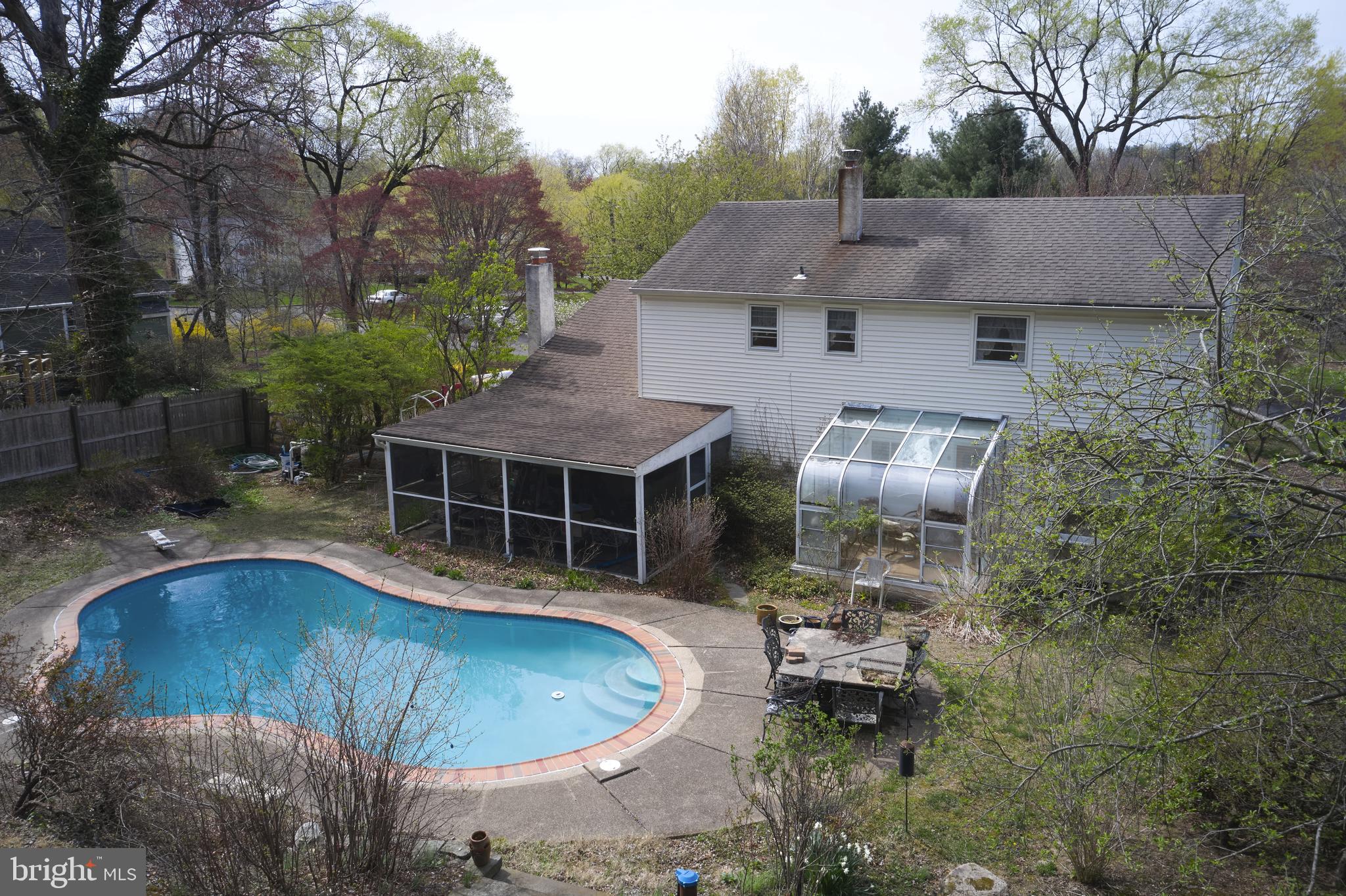 PEBBLE HILL - Residential