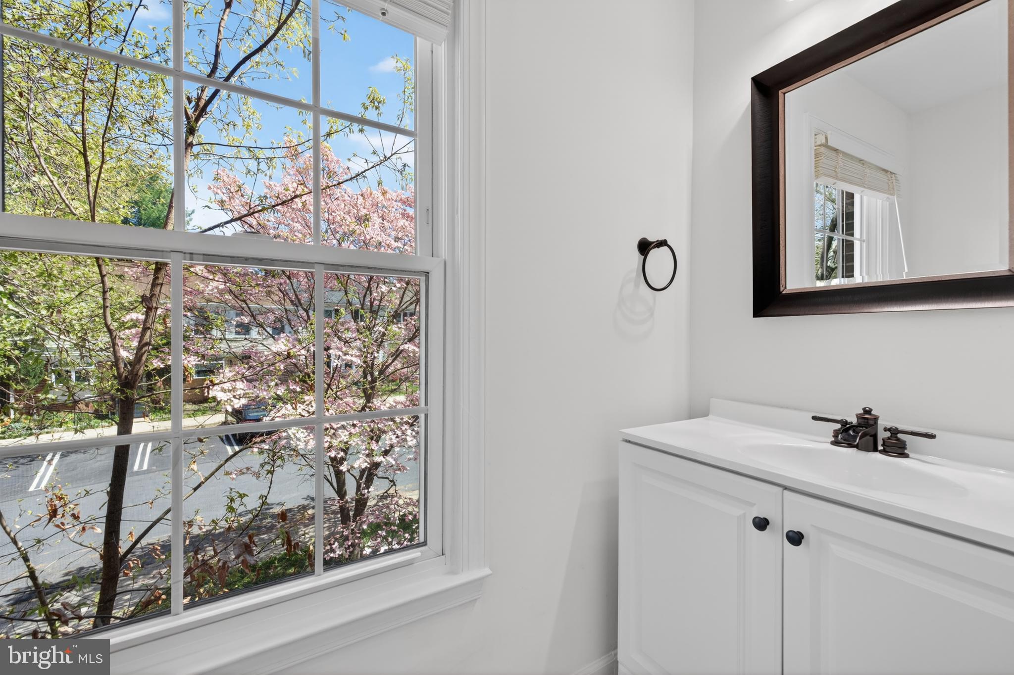 WOODLAND HILLS - Residential