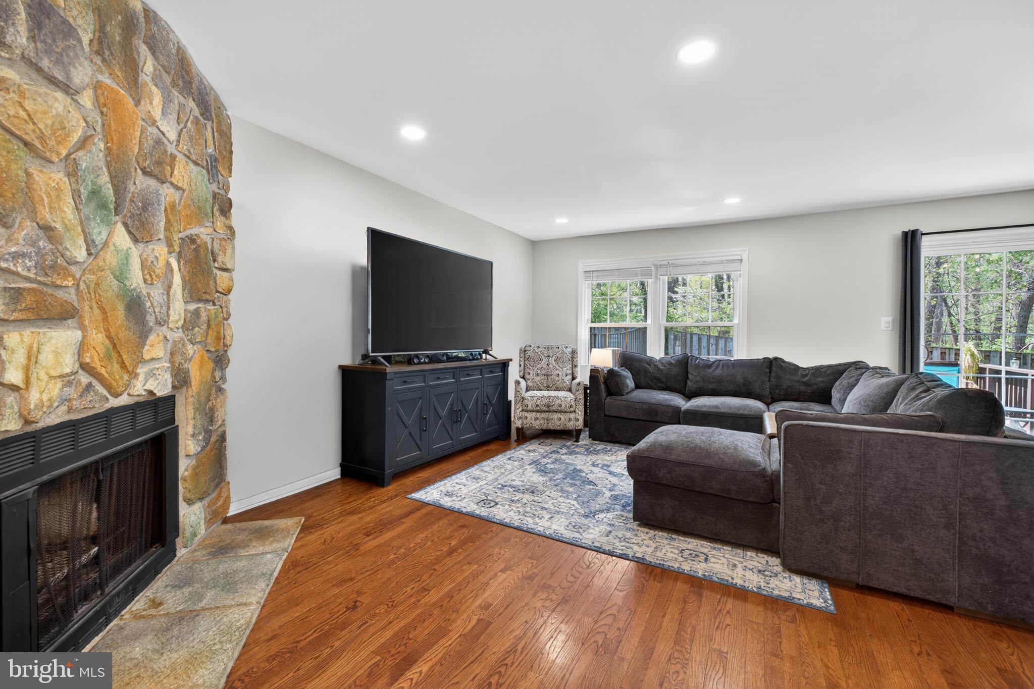 WOODLAND HILLS - Residential
