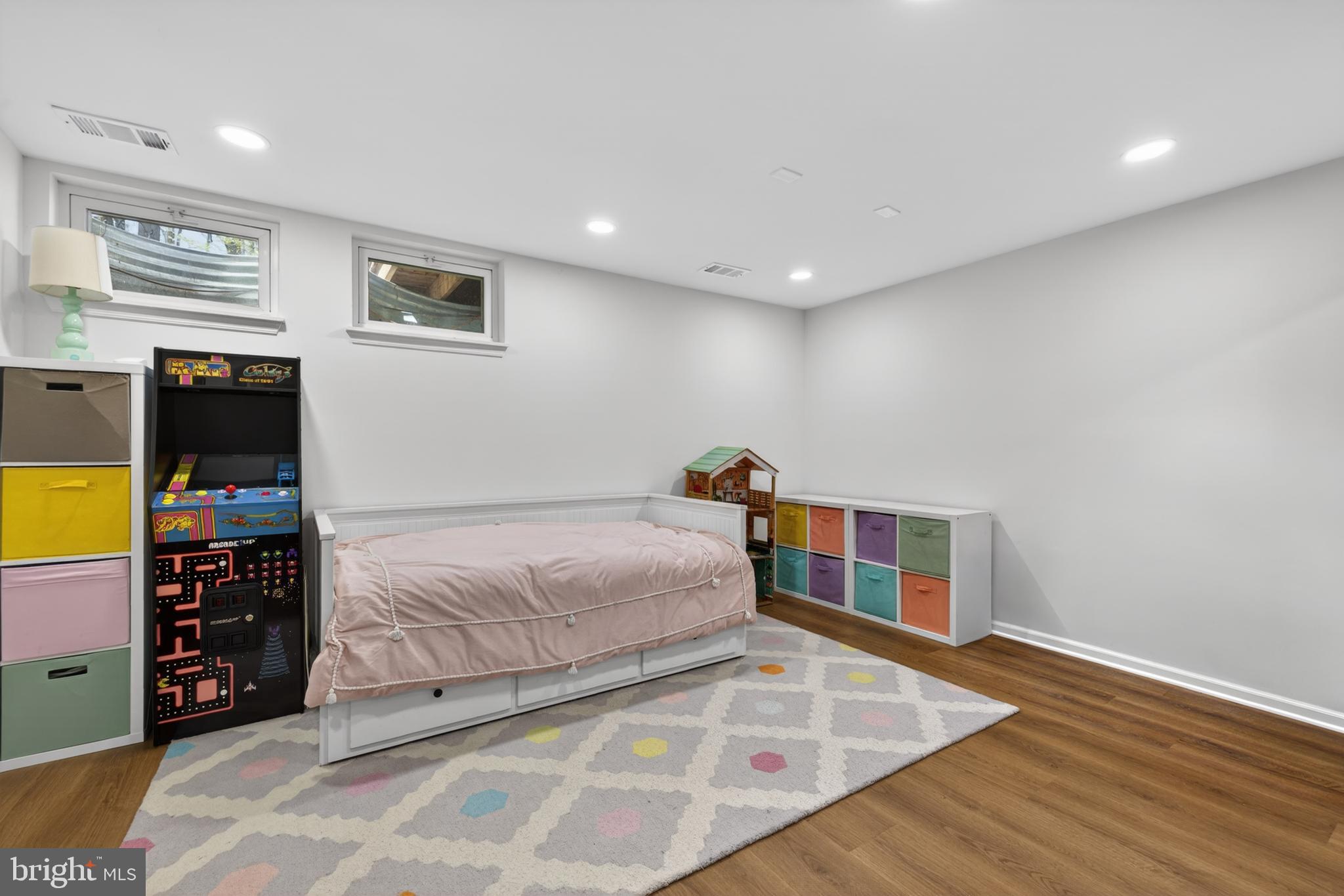 WOODLAND HILLS - Residential