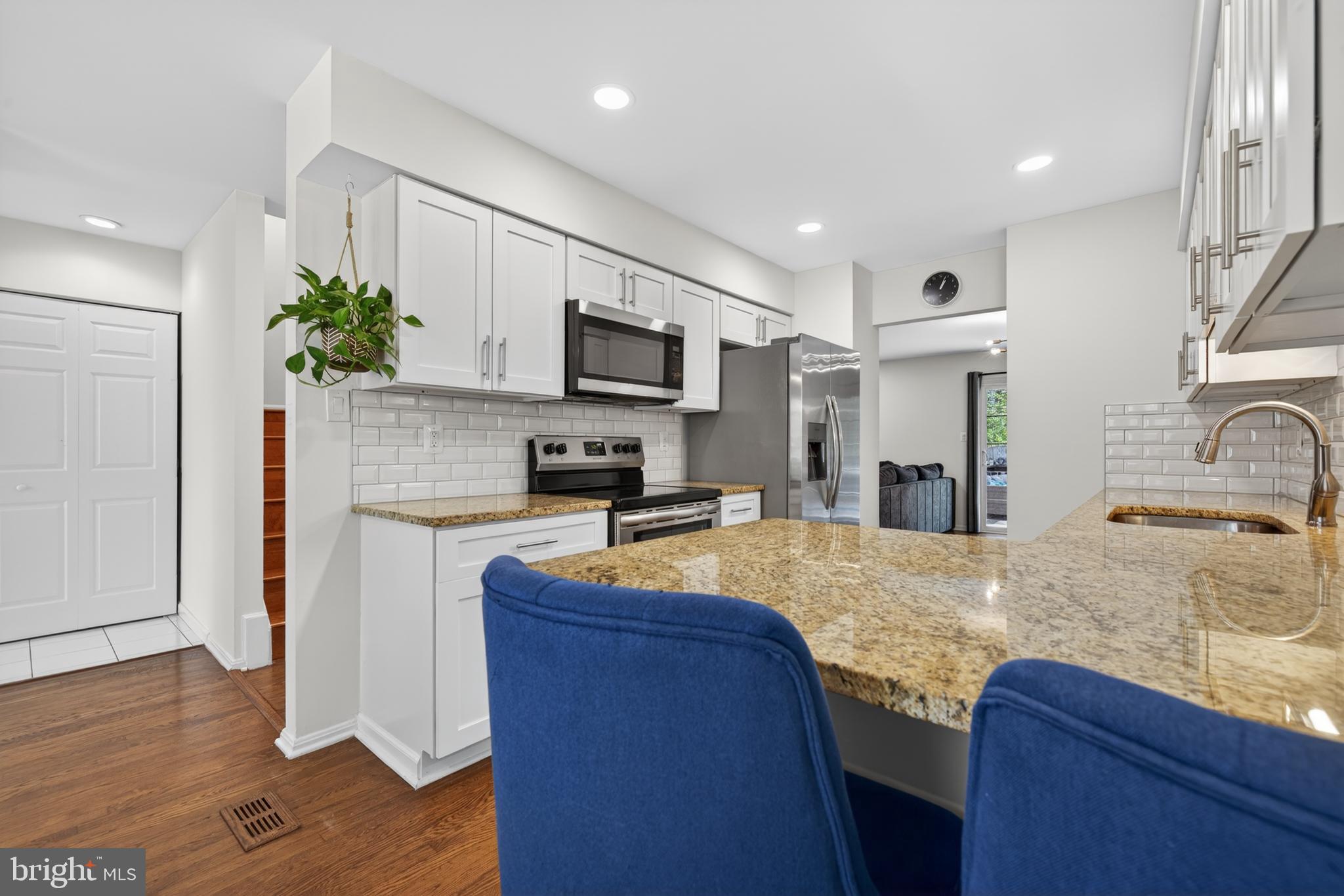 WOODLAND HILLS - Residential