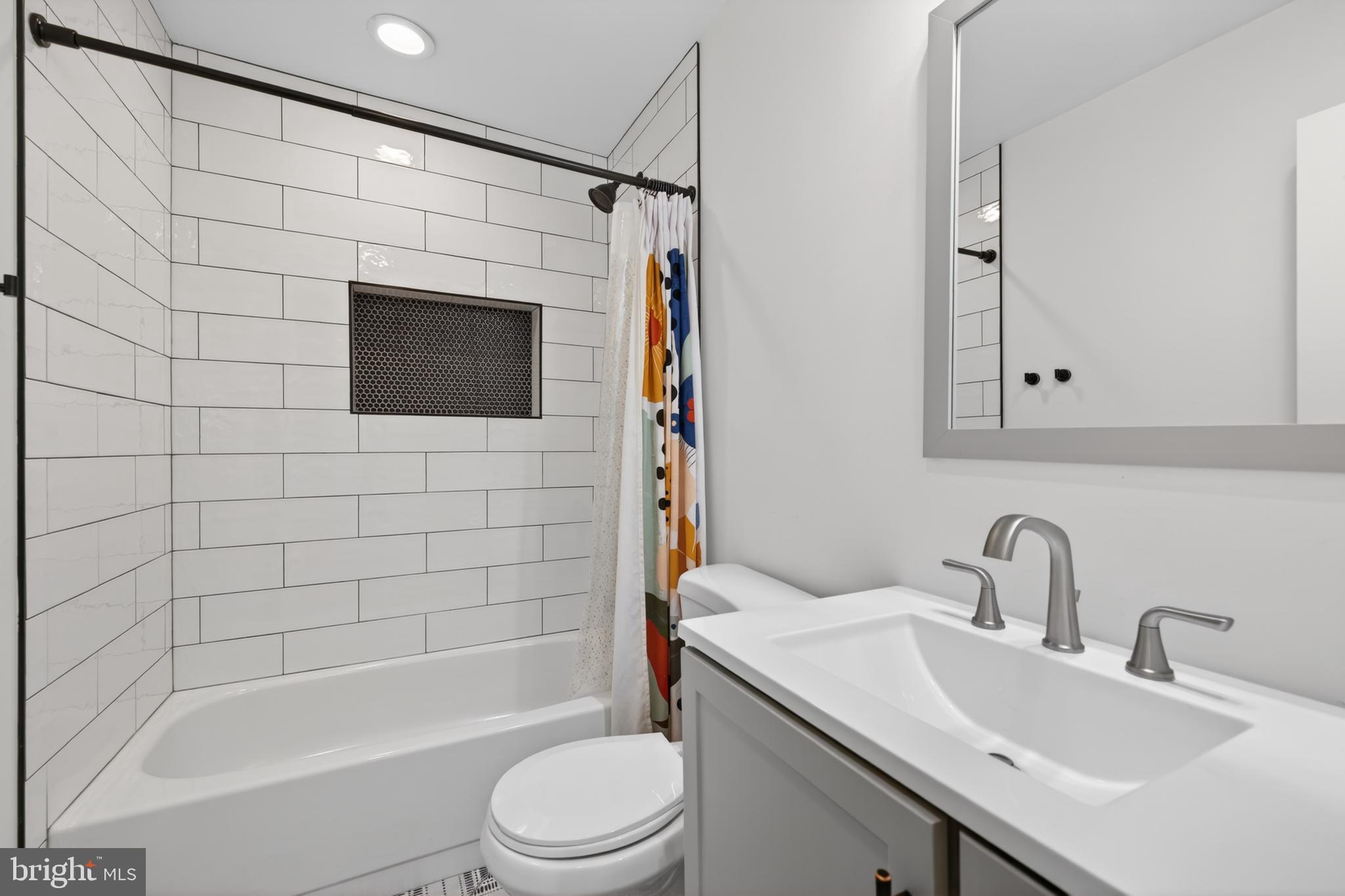 WOODLAND HILLS - Residential