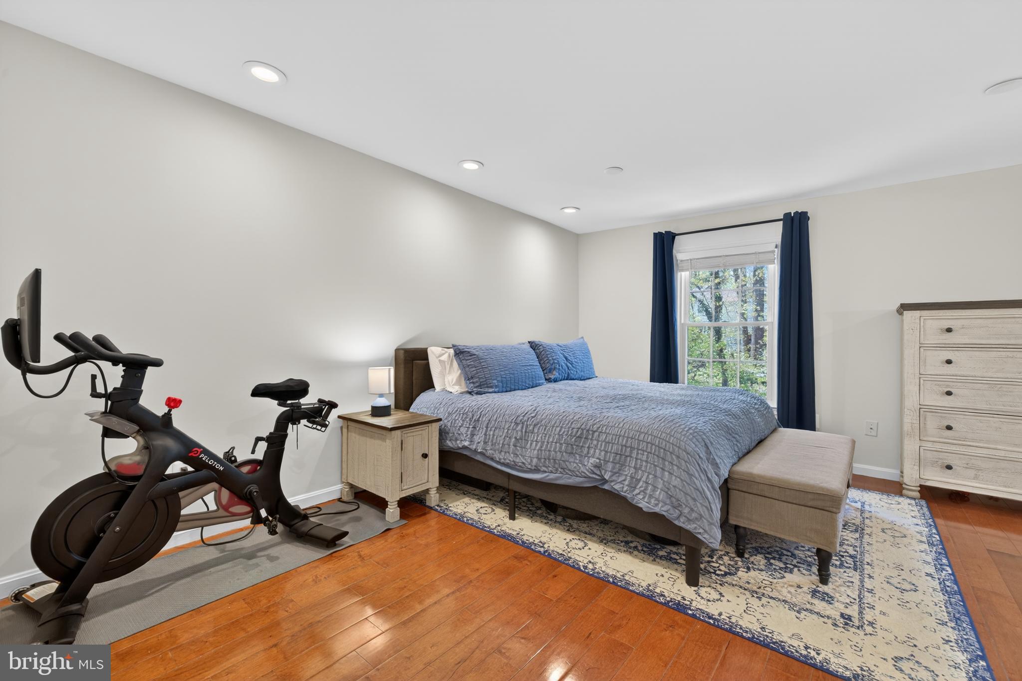 WOODLAND HILLS - Residential