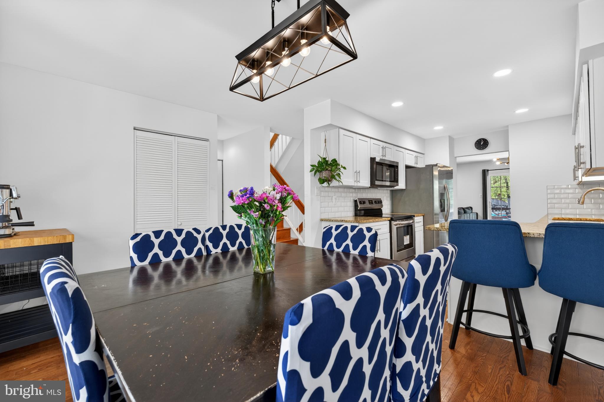 WOODLAND HILLS - Residential