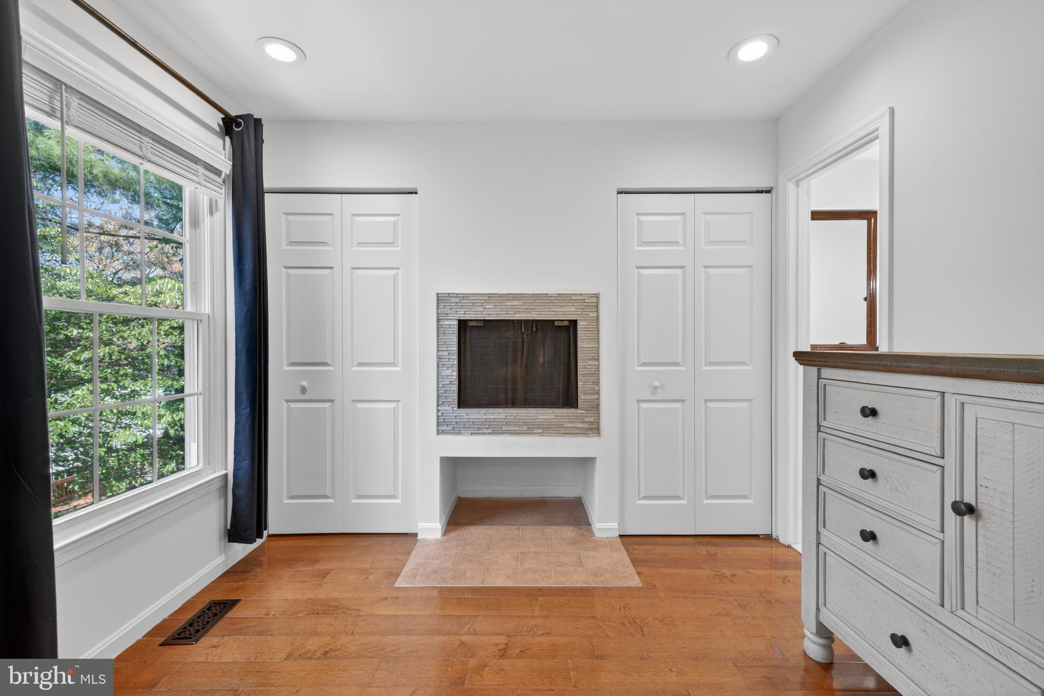 WOODLAND HILLS - Residential