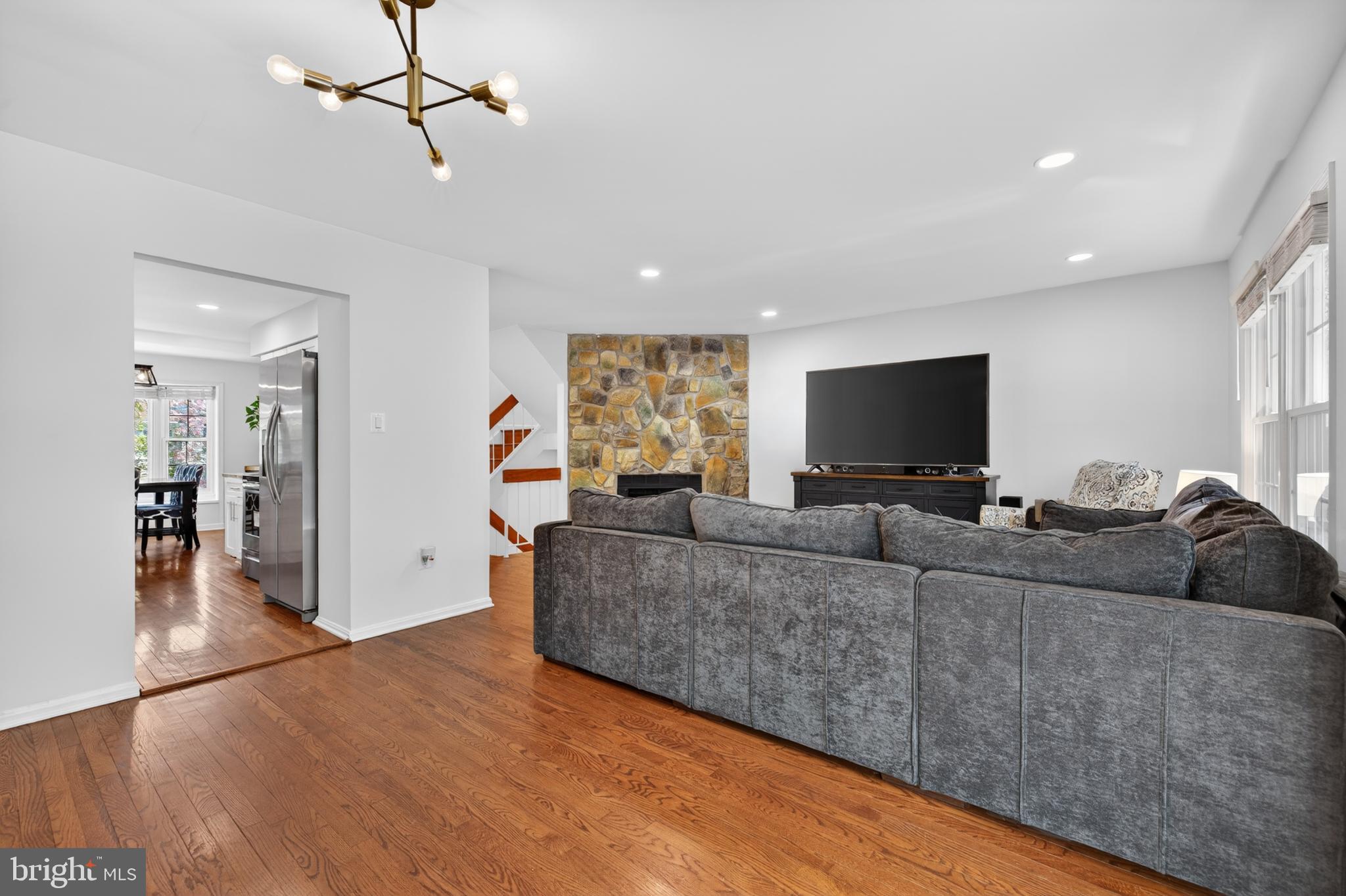 WOODLAND HILLS - Residential
