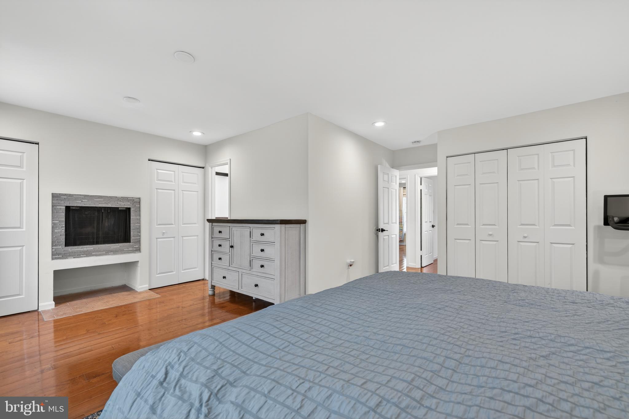 WOODLAND HILLS - Residential