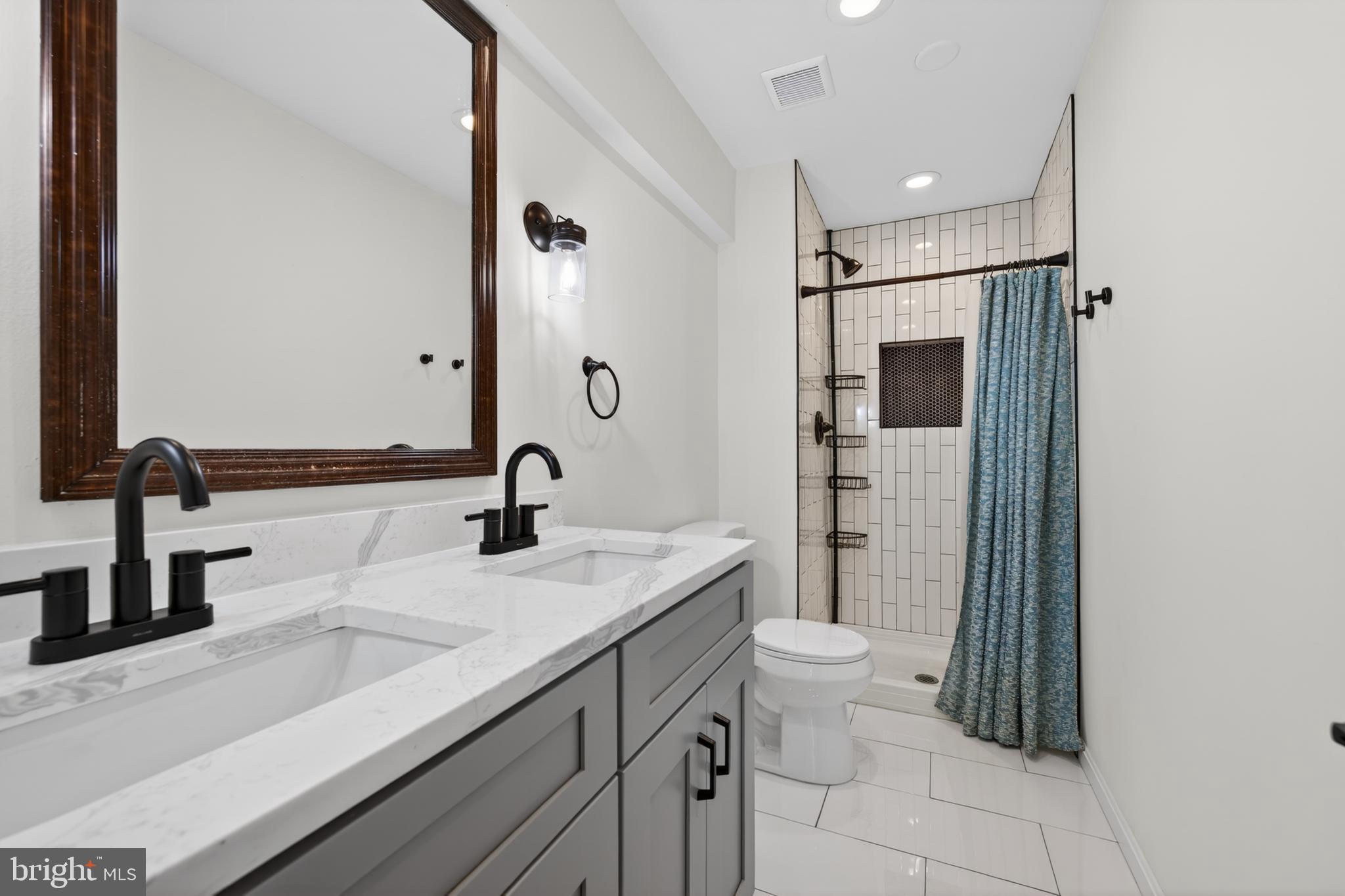 WOODLAND HILLS - Residential