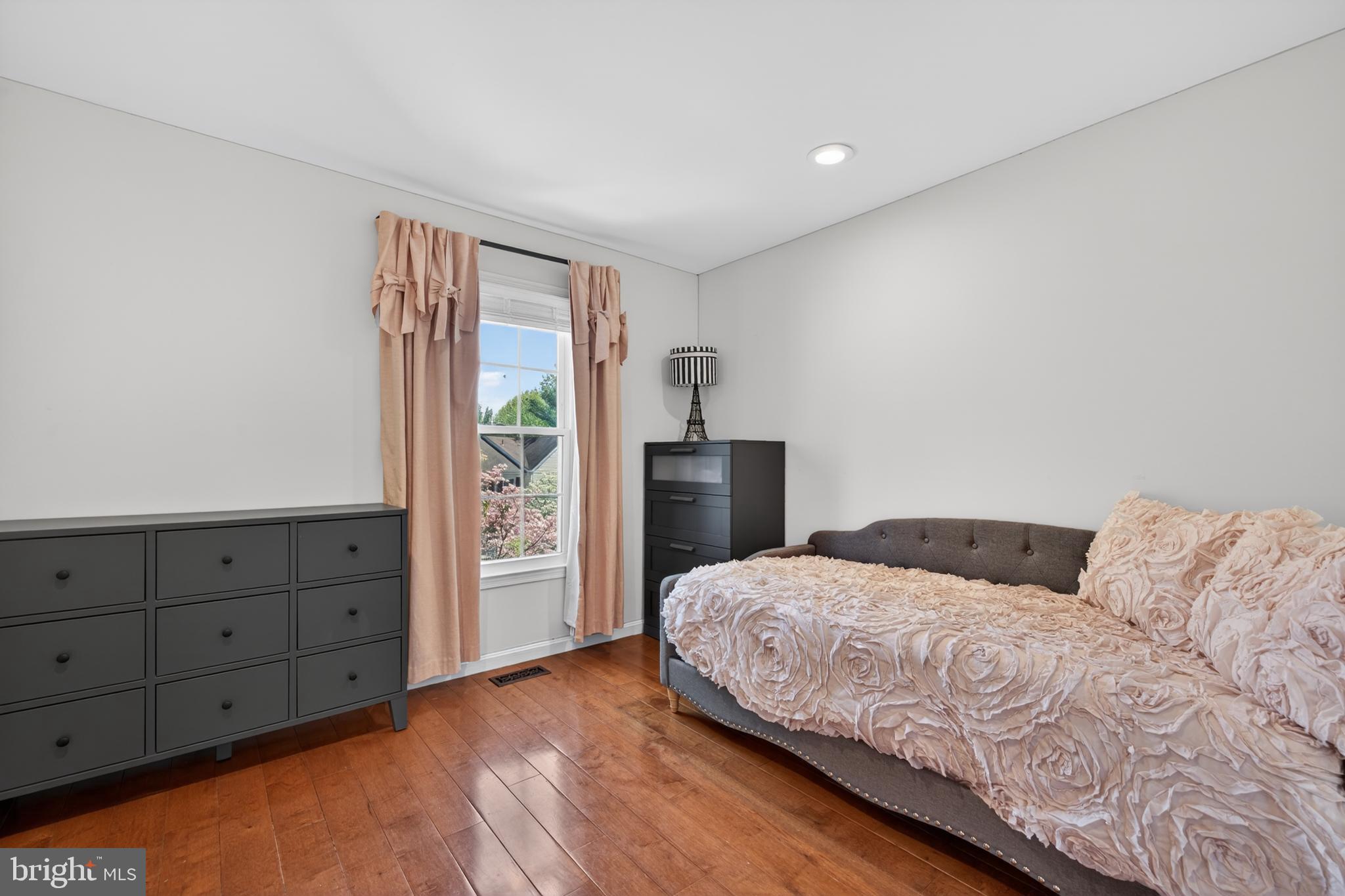 WOODLAND HILLS - Residential