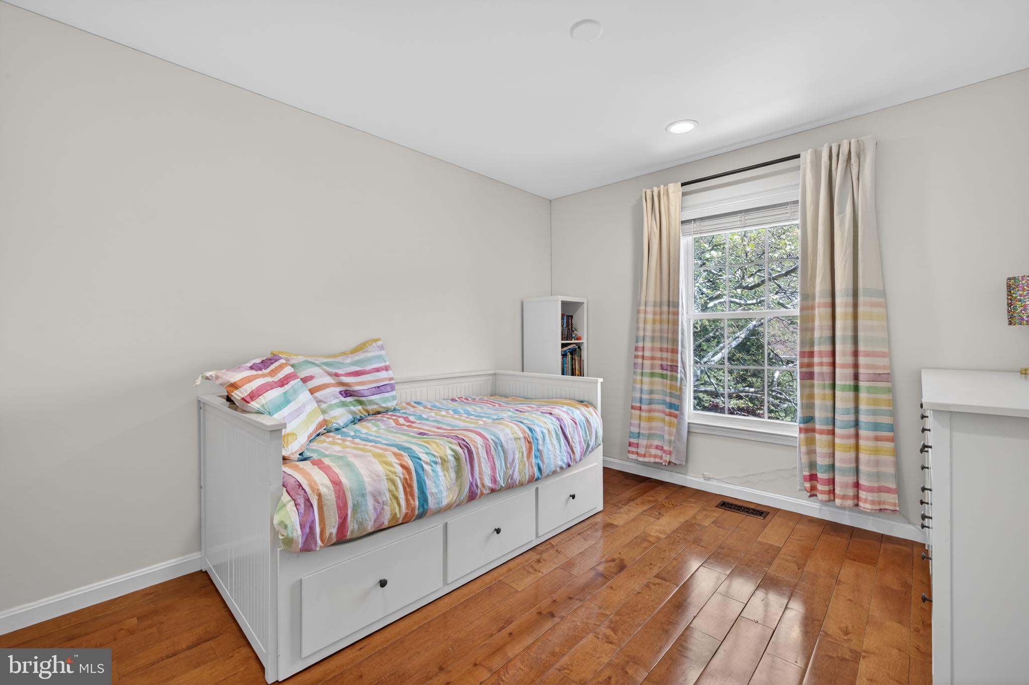 WOODLAND HILLS - Residential