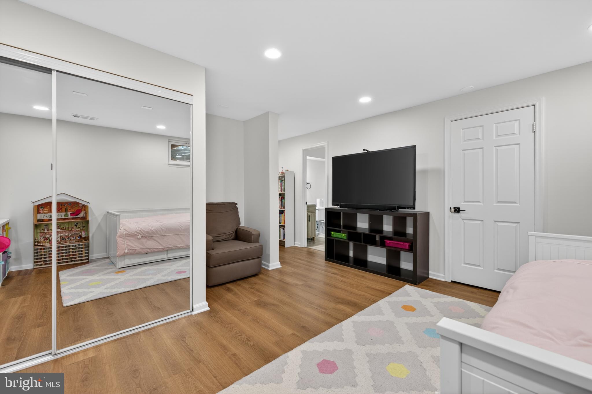 WOODLAND HILLS - Residential