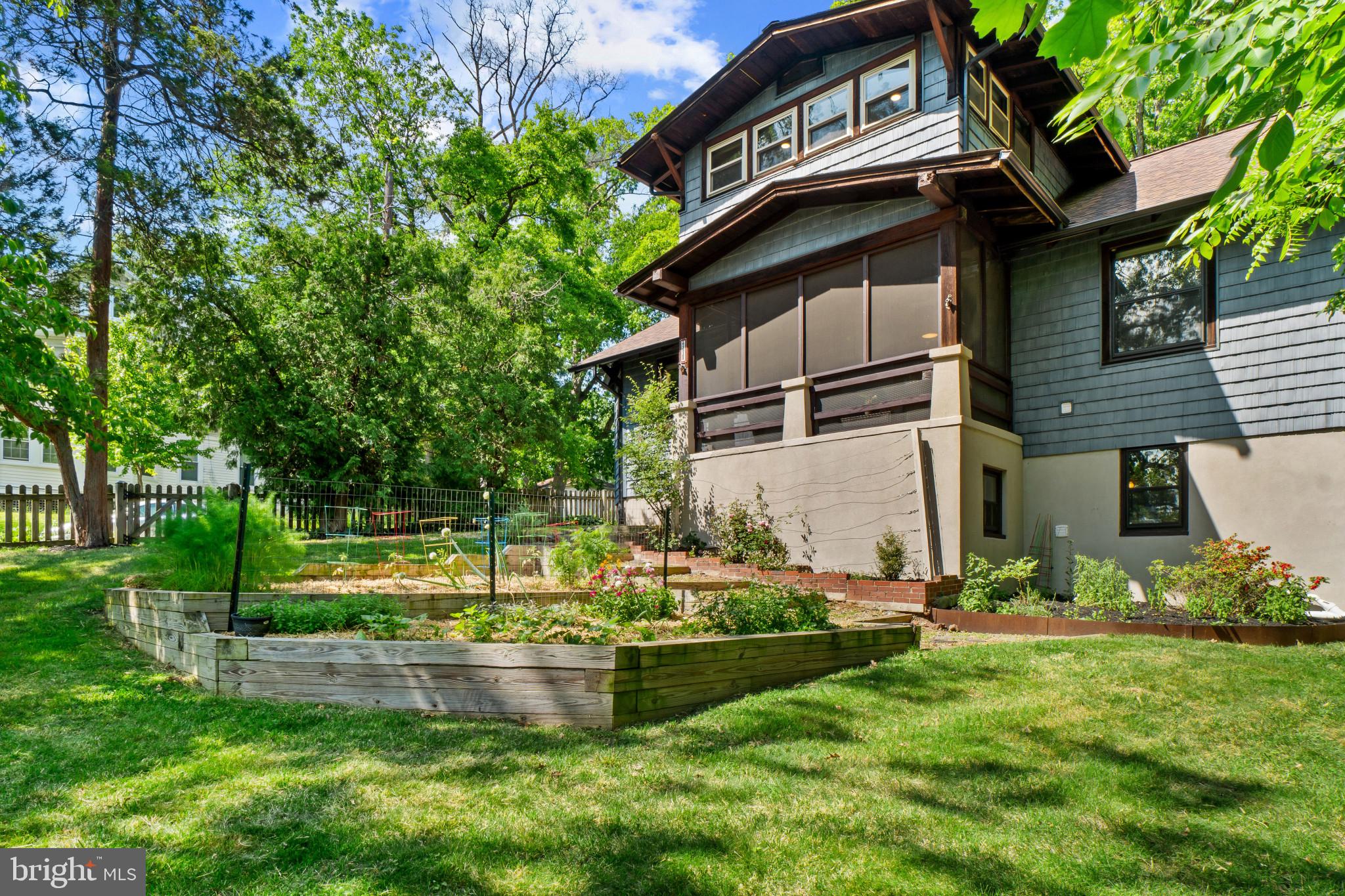 LAURAVILLE HISTORIC DISTRICT - Residential