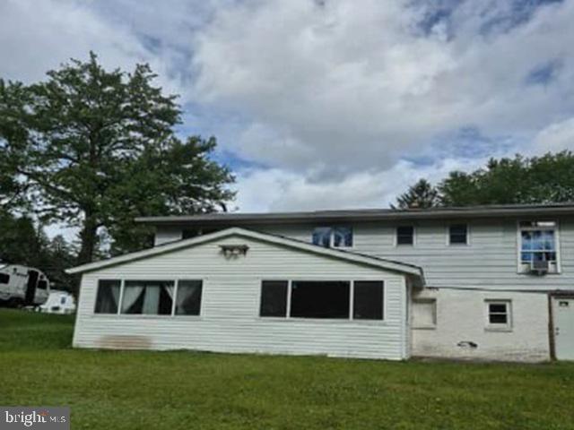 Built in 1968, this split level home offers approximately 1548 finished square feet, four bedrooms
one full and one half bath, fully finished basement and attached two car garage. This home sits on an approximate 40946 sqft lot. This home is in need of repairs and some discoloration in bath
ceiling.