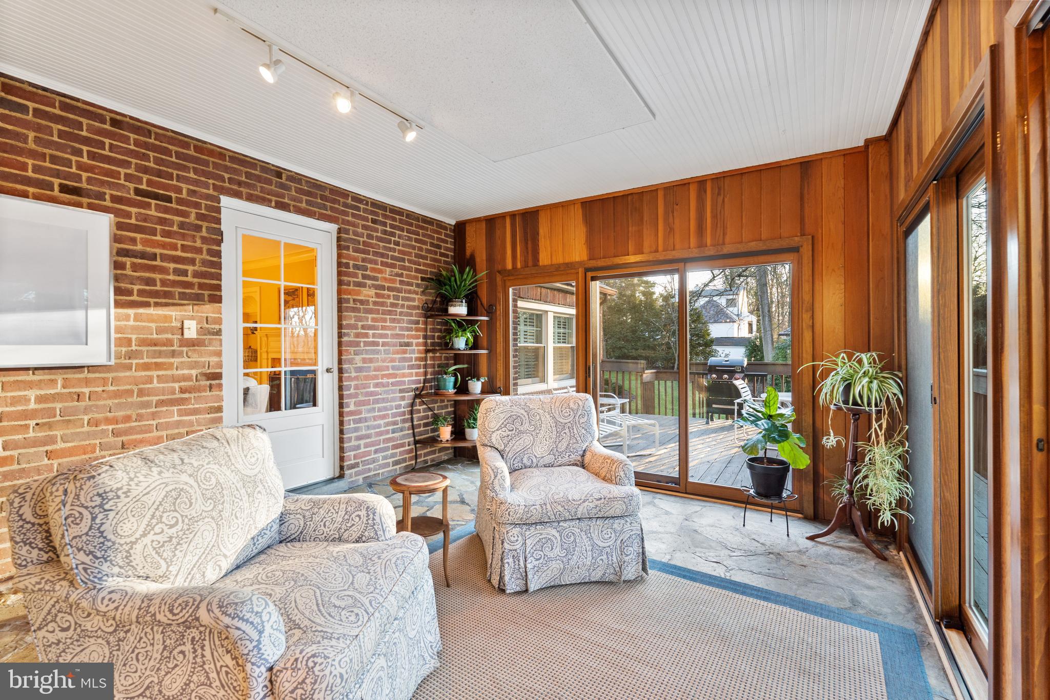 BURNT MILLS HILLS - Residential