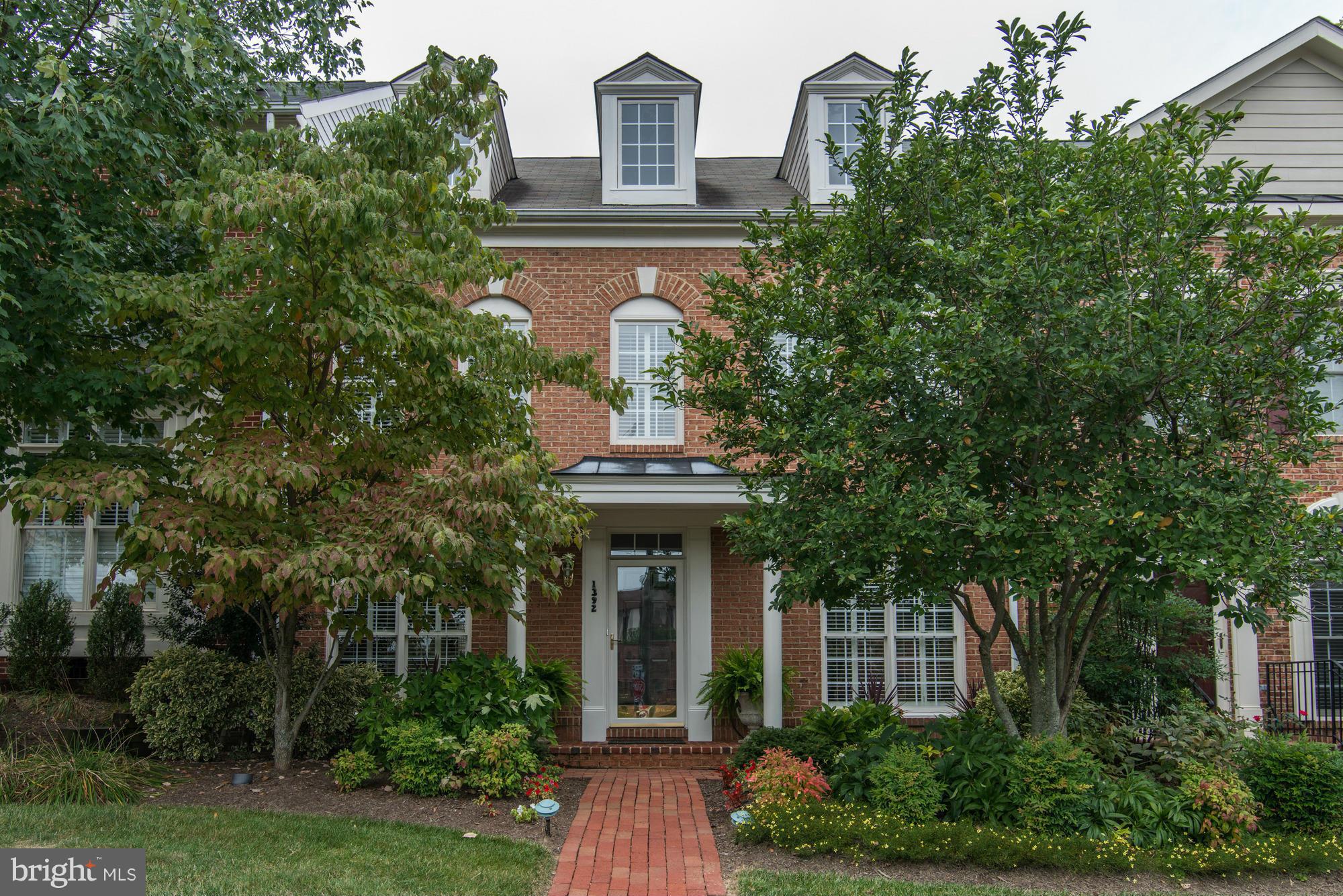 MCLEAN VILLAGE - Residential