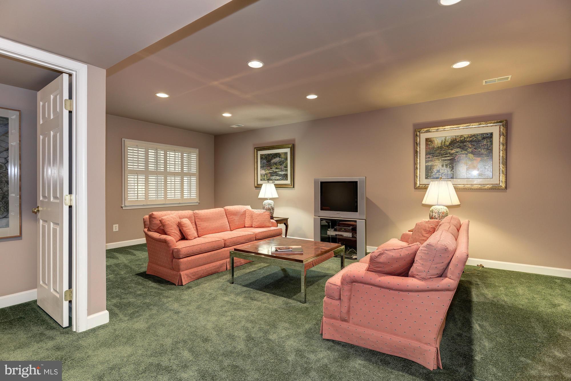 MCLEAN VILLAGE - Residential