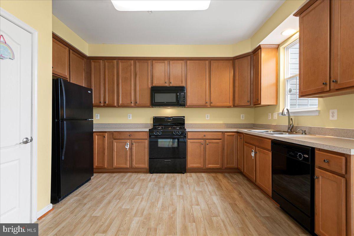 COLLEGIATE ACRES - Residential