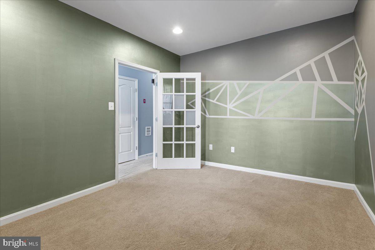 COLLEGIATE ACRES - Residential