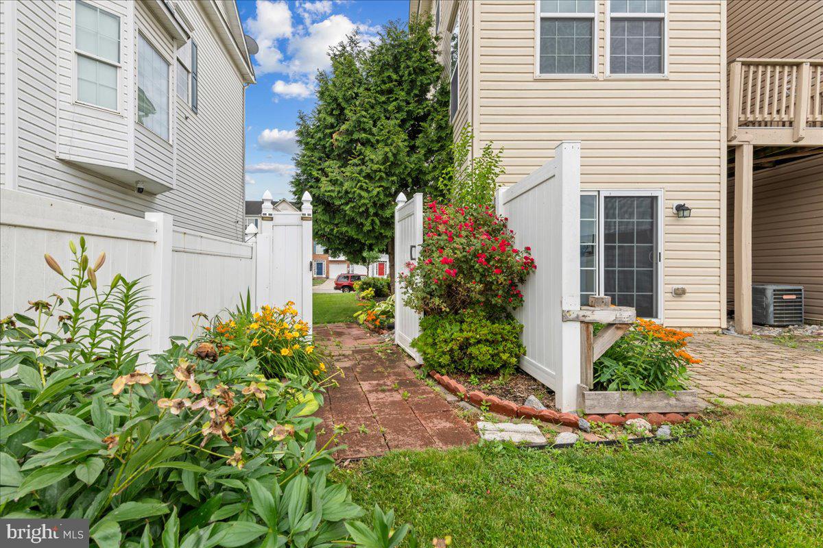 COLLEGIATE ACRES - Residential