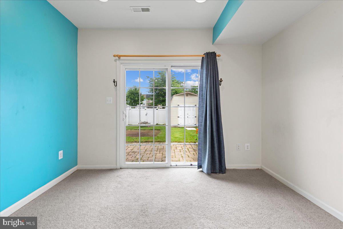COLLEGIATE ACRES - Residential