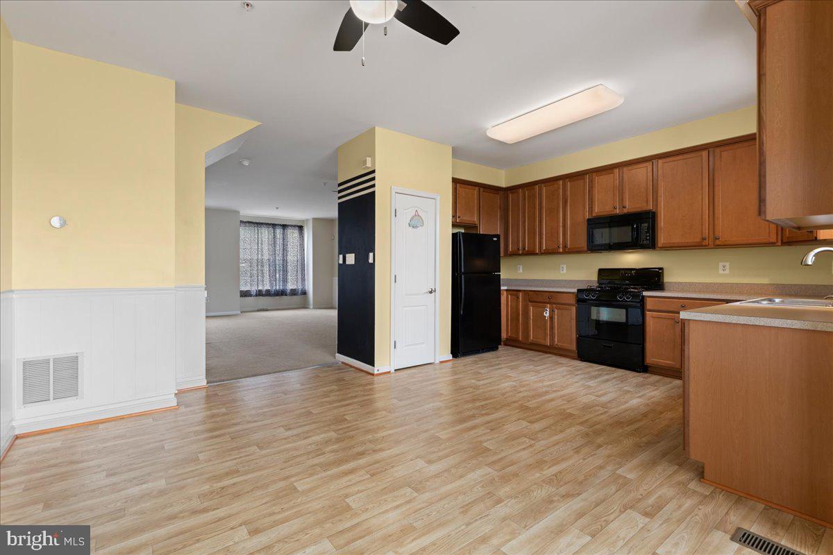 COLLEGIATE ACRES - Residential