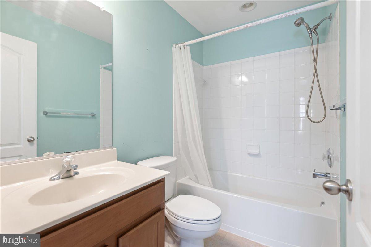 COLLEGIATE ACRES - Residential