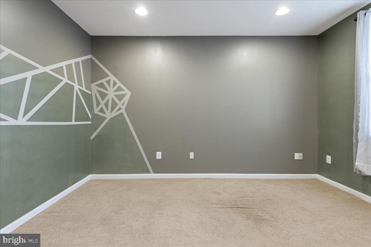 COLLEGIATE ACRES - Residential
