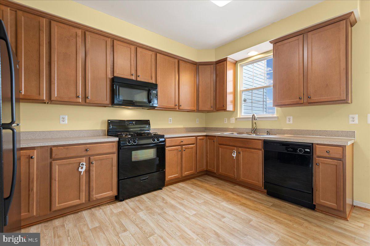 COLLEGIATE ACRES - Residential