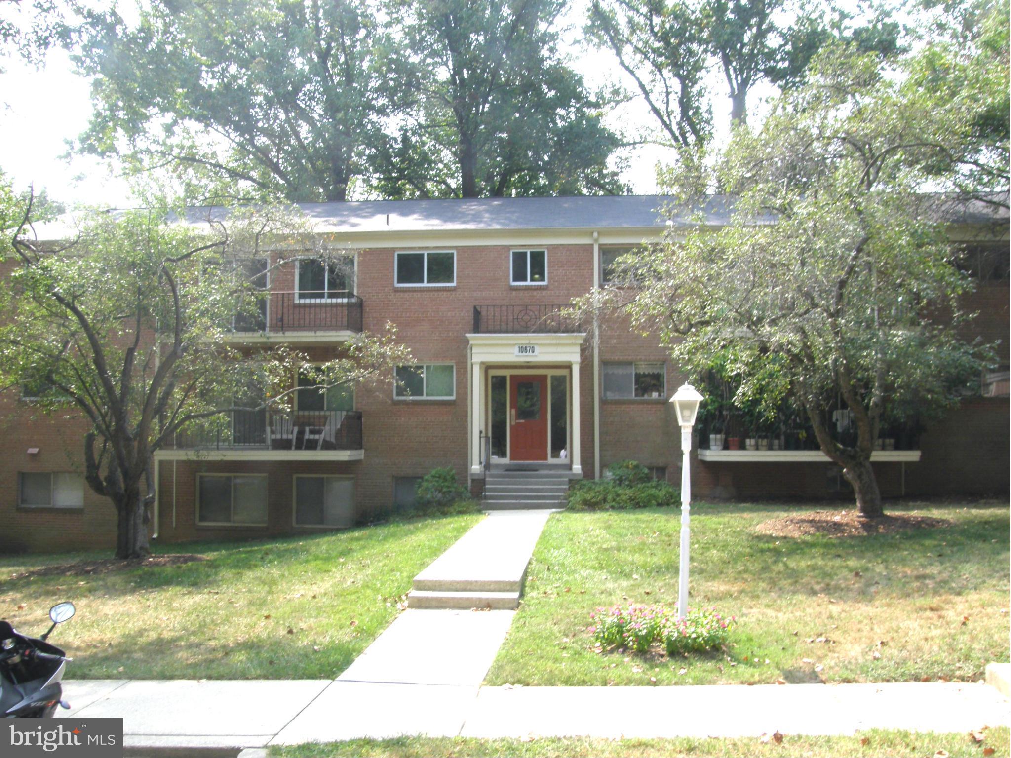 GORGEOUS CONDO! GREAT SETTING!  STRETCH CONDO WITH EXPANDED LIVING AND DINING AREAS WITH ADDED RECESSED LIGHTING. REMODELED KITCHEN WITH WALL OPENED TO DR/LR AREA. STAINLESS APPLIANCES . WOOD CAVINETS. REFINISHED WOOD FLOORS. SOUTH FACING WITH PANORAMIC VIEWS OVER WOODS AND GRASS. LOTS OF SUNLIGHT.  WALK TO GROSVENOR METRO ON THE REDLINE. NEAR WALTER REED AND NIH. EASY ACCESS TO BELTWAY AND I-270.