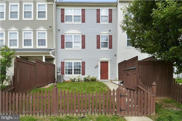 Seller offering 3% closing help w/full price offer! Spacious 3 lvl TH in the beautiful Wellington Trace Comm. Open floor plan with gleaming hardwood floors. Brand new carpet on upper lvls. Huge Master BR with a walk in closet and a separate den. Laundry on upper level. Walking distance to pool, club house & elem school. Close to 270/70. Convenient to everything! Plenty of parking!