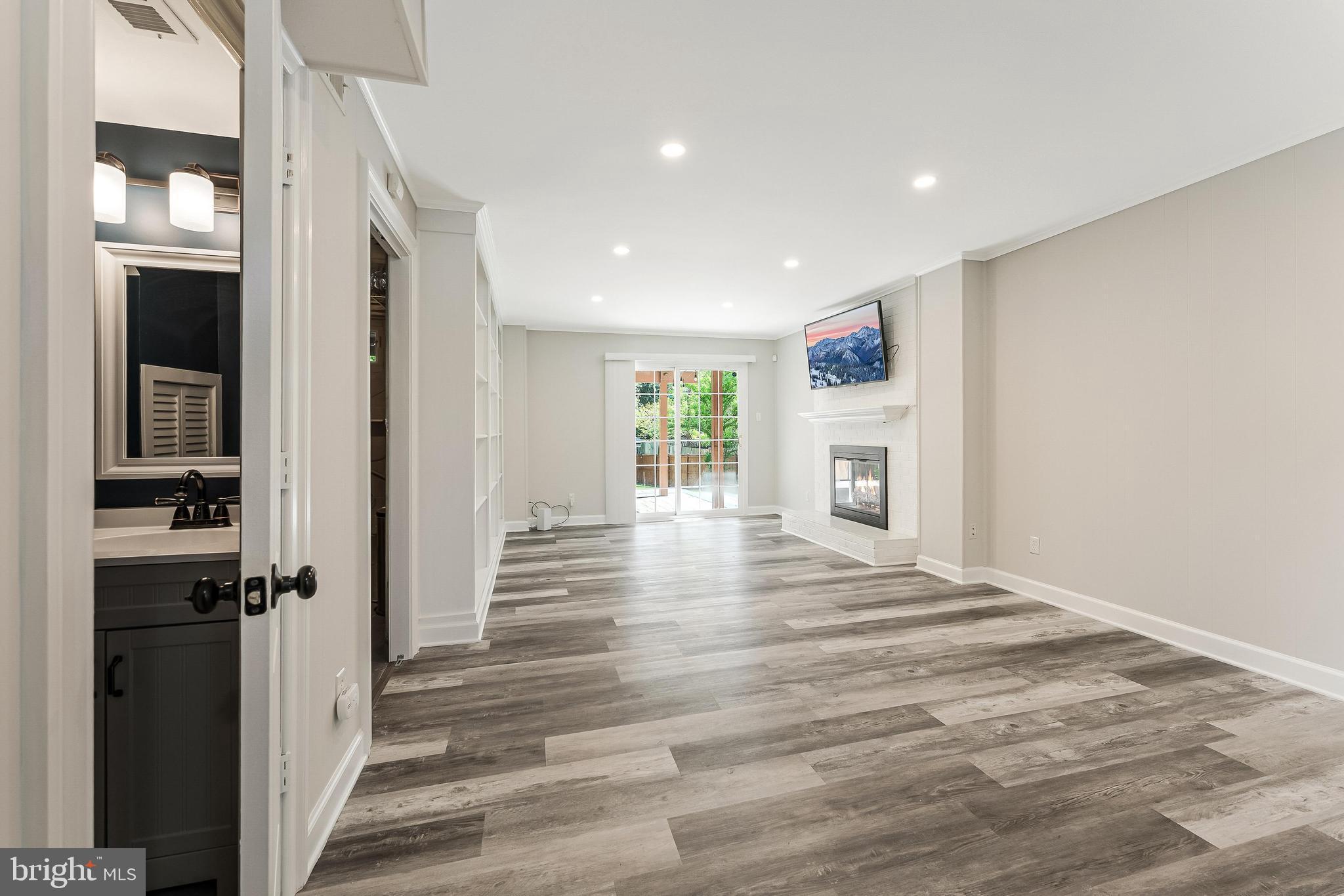 LONDON TOWN WEST - Residential